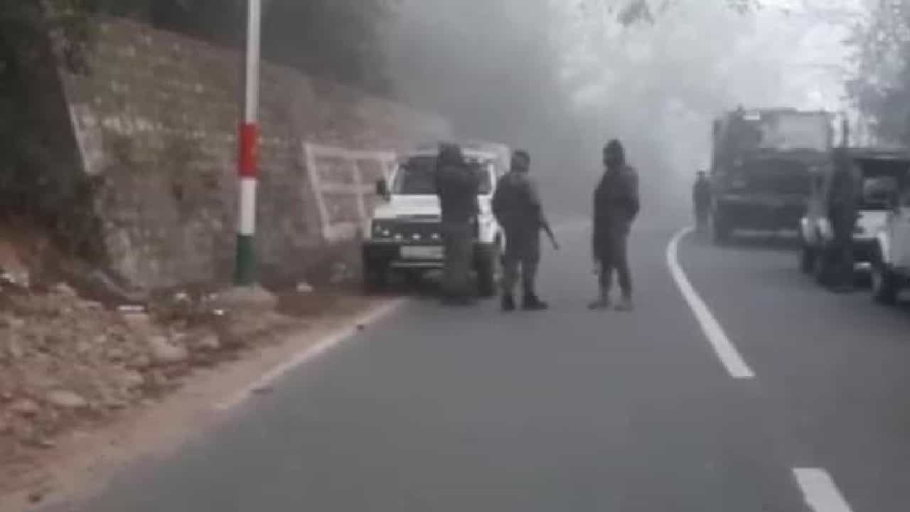 Jammu Encounter: ಜಮ್ಮು ಕಾಶ್ಮೀರದಲ್ಲಿ ಬೆಳ್ಳಂಬೆಳಗ್ಗೆ ಎನ್ಕೌಂಟರ್; ಮೂವರು ಉಗ್ರರ ಹತ್ಯೆ Jammu Encounter: ಜಮ್ಮು ಕಾಶ್ಮೀರದಲ್ಲಿ ಬೆಳ್ಳಂಬೆಳಗ್ಗೆ ಎನ್ಕೌಂಟರ್; ಮೂವರು ಉಗ್ರರ ಹತ್ಯೆ