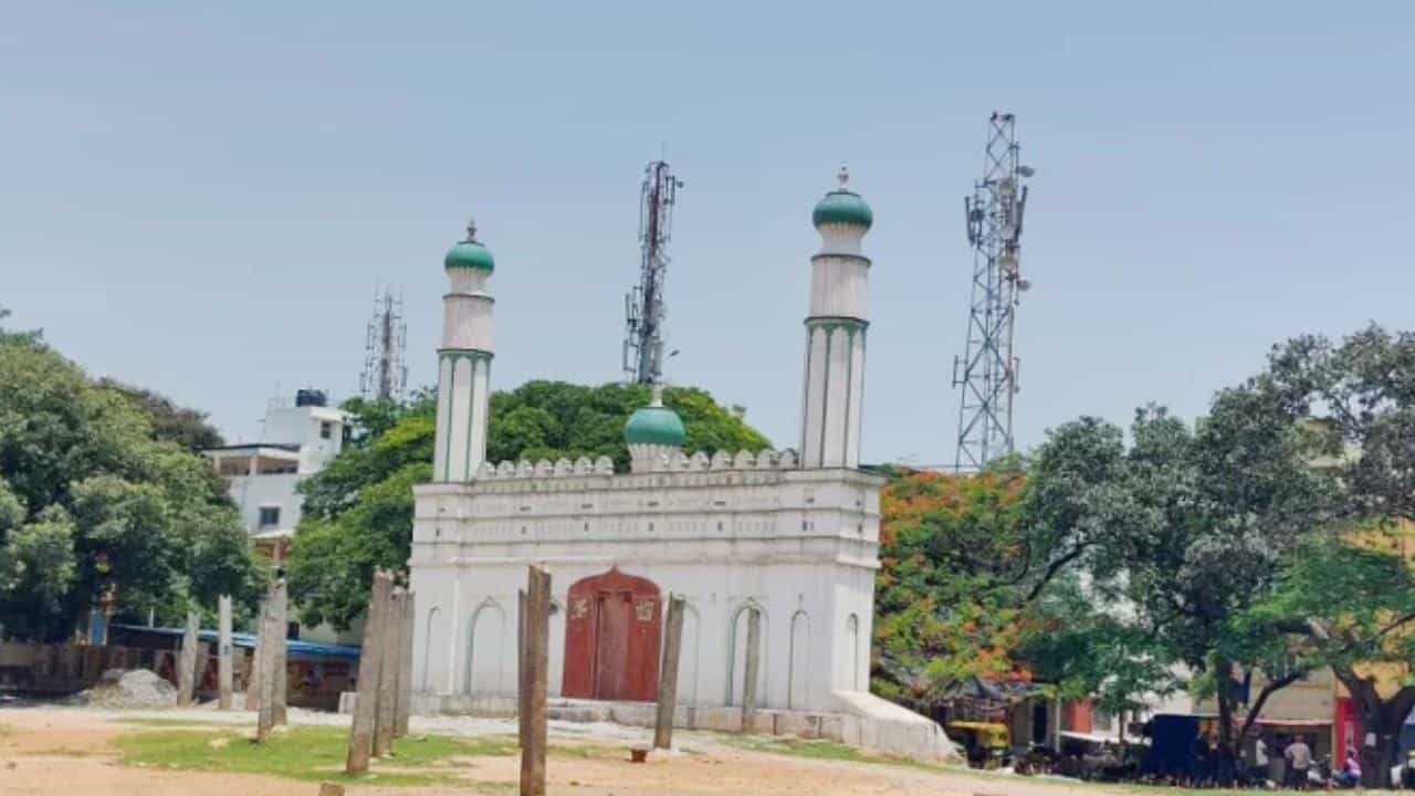 Chamarajpet Idgah Maidan: ಚಾಮರಾಜಪೇಟೆ ಮೈದಾನದಲ್ಲಿ ಗಣರಾಜ್ಯೋತ್ಸವ ಆಚರಣೆಗೆ ಪಟ್ಟು: ಜಿಲ್ಲಾಧಿಕಾರಿಗೆ ಪತ್ರ Chamarajpet Idgah Maidan: ಚಾಮರಾಜಪೇಟೆ ಮೈದಾನದಲ್ಲಿ ಗಣರಾಜ್ಯೋತ್ಸವ ಆಚರಣೆಗೆ ಪಟ್ಟು: ಜಿಲ್ಲಾಧಿಕಾರಿಗೆ ಪತ್ರ