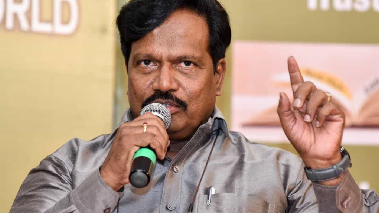 ಅವರಾಗಿಯೇ ಮೇಲೆ ಬಂದ್ರೆ ನಾವು ಎದುರಿಸುತ್ತೇವೆ; ಮಹಾರಾಷ್ಟ್ರಕ್ಕೆ ಟಾಂಗ್ ಕೊಟ್ಟ ಟಿ.ಎಸ್.ನಾಗಾಭರಣ ಅವರಾಗಿಯೇ ಮೇಲೆ ಬಂದ್ರೆ ನಾವು ಎದುರಿಸುತ್ತೇವೆ; ಮಹಾರಾಷ್ಟ್ರಕ್ಕೆ ಟಾಂಗ್ ಕೊಟ್ಟ ಟಿ.ಎಸ್.ನಾಗಾಭರಣ
