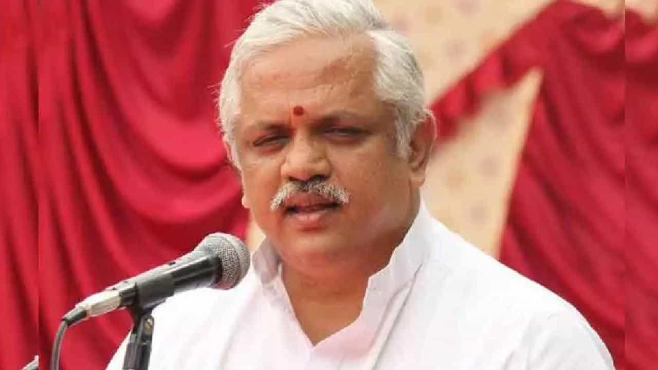 ಸಿನಿಮಾಗಳಲ್ಲಿ ಅನವಶ್ಯಕವಾಗಿ ಕೇಸರಿ ಬಟ್ಟೆ ಬಳಕೆ ಯಾಕೆ? ಇದು ನೆಹರೂ ಲೆಗಸಿ ಸೃಷ್ಟಿ ಮಾಡಿದ ನರೇಟಿವ್ ಎಂದ ಬಿ ಎಲ್ ಸಂತೋಷ್ ಸಿನಿಮಾಗಳಲ್ಲಿ ಅನವಶ್ಯಕವಾಗಿ ಕೇಸರಿ ಬಟ್ಟೆ ಬಳಕೆ ಯಾಕೆ? ಇದು ನೆಹರೂ ಲೆಗಸಿ ಸೃಷ್ಟಿ ಮಾಡಿದ ನರೇಟಿವ್ ಎಂದ ಬಿ ಎಲ್ ಸಂತೋಷ್