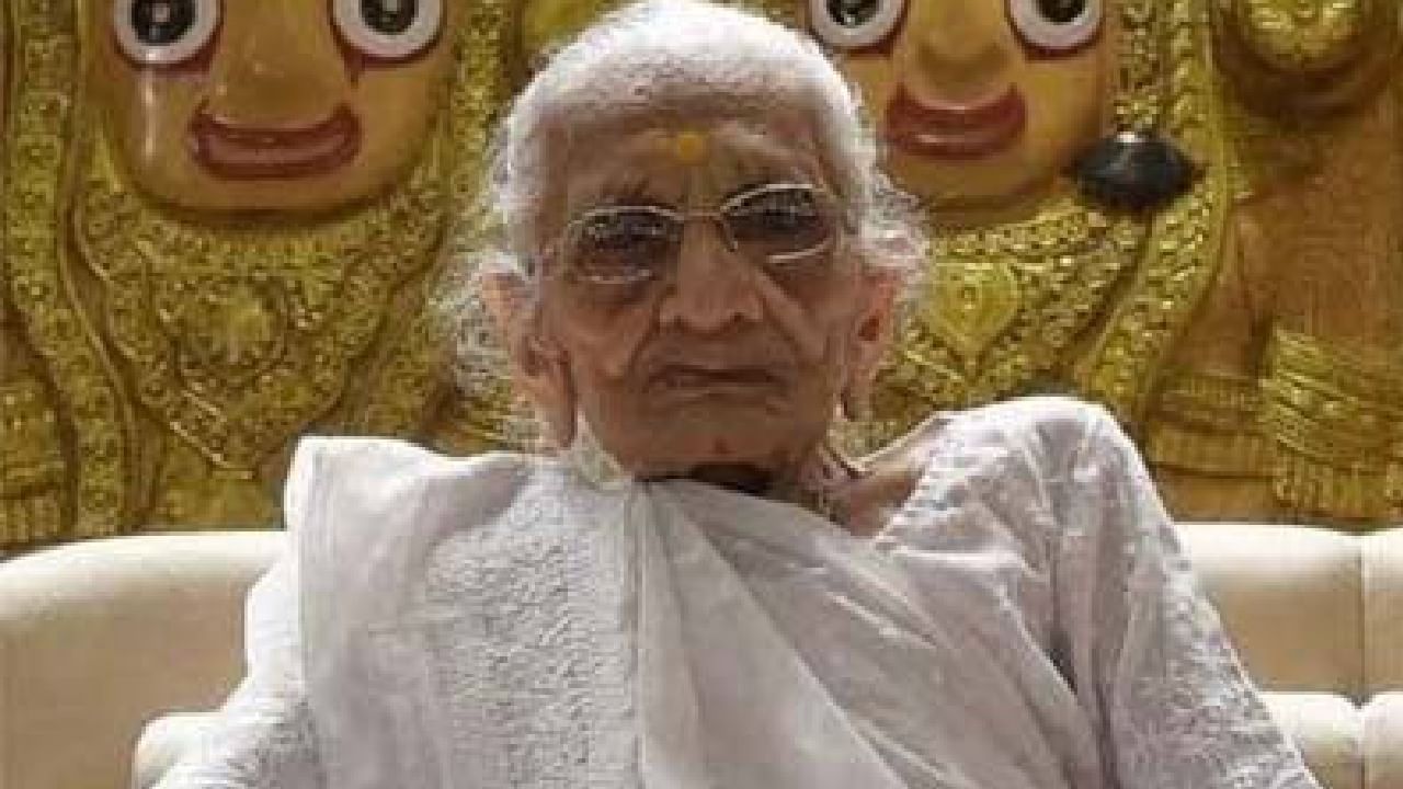 Heeraben Modi Obituary: ಬಡತನದಲ್ಲೇ ಜೀವನ ಕಳೆದು, ಸಾರ್ಥಕ 100 ವರ್ಷಗಳ ಅನುಭವ ಹೊತ್ತು ಸಾಗಿದ ಹೀರಾಬೆನ್ ಮೋದಿ Heeraben Modi Obituary: ಬಡತನದಲ್ಲೇ ಜೀವನ ಕಳೆದು, ಸಾರ್ಥಕ 100 ವರ್ಷಗಳ ಅನುಭವ ಹೊತ್ತು ಸಾಗಿದ ಹೀರಾಬೆನ್ ಮೋದಿ