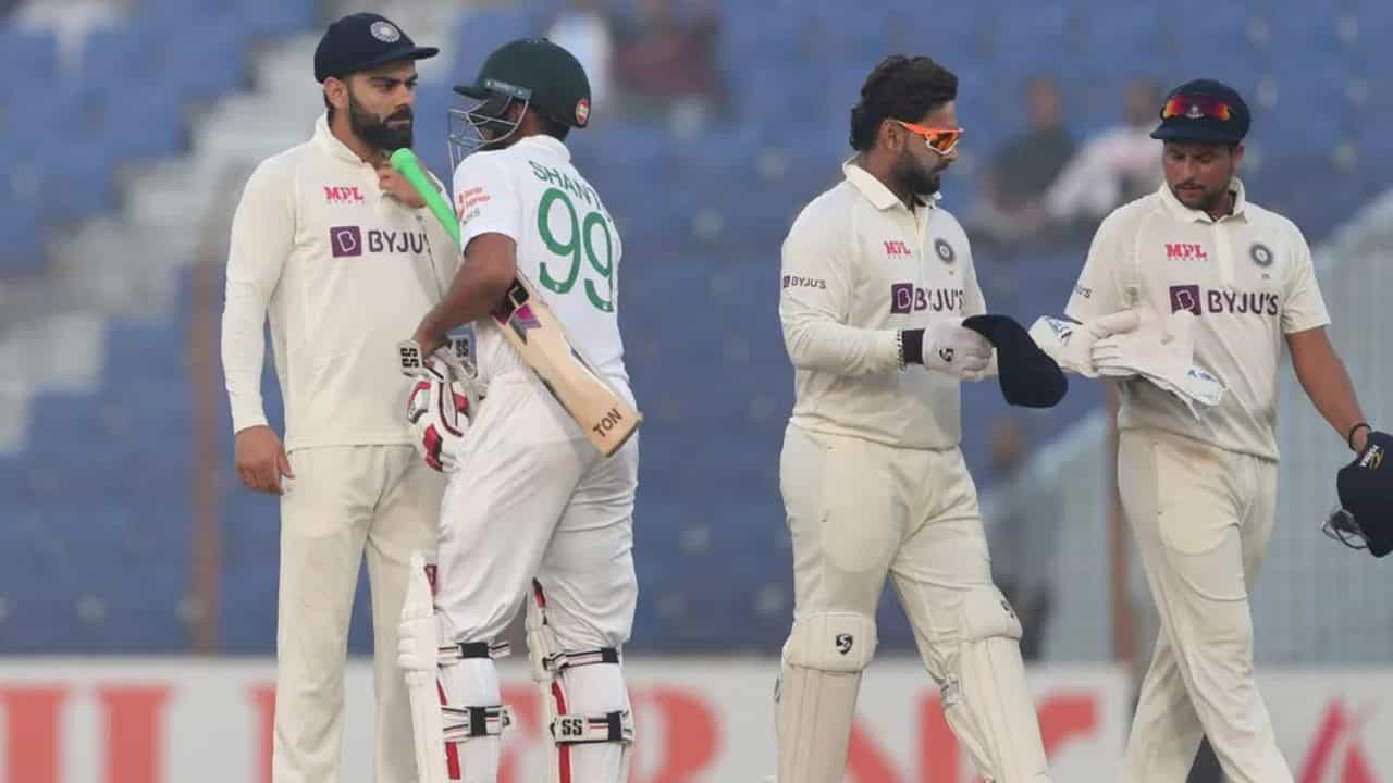 IND vs BAN 2nd Test Match Live Streaming: ಸರಣಿ ಗೆಲುವ ತವಕದಲ್ಲಿ ಭಾರತ; ಯಾವ ಚಾನೆಲ್ನಲ್ಲಿ ಎಷ್ಟು ಗಂಟೆಗೆ ಪಂದ್ಯ ಆರಂಭ? IND vs BAN 2nd Test Match Live Streaming: ಸರಣಿ ಗೆಲುವ ತವಕದಲ್ಲಿ ಭಾರತ; ಯಾವ ಚಾನೆಲ್ನಲ್ಲಿ ಎಷ್ಟು ಗಂಟೆಗೆ ಪಂದ್ಯ ಆರಂಭ?