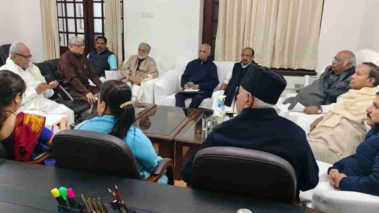 ಕಾಂಗ್ರೆಸ್ ನೇತೃತ್ವದ ಕಾರ್ಯತಂತ್ರದ ಸಭೆಯಲ್ಲಿ ಟಿಎಂಸಿ, ಎಎಪಿ ಭಾಗಿ