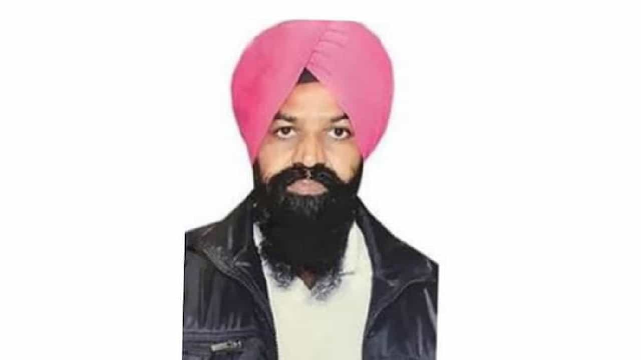 Ludhiana Court Blast Case: ಲುಧಿಯಾನ ಕೋರ್ಟ್ ಸ್ಫೋಟ ಪ್ರಕರಣ; ತಲೆಮರೆಸಿಕೊಂಡಿದ್ದ ಉಗ್ರ ಹರ್ಪ್ರೀತ್ ಸಿಂಗ್ ಬಂಧನ Ludhiana Court Blast Case: ಲುಧಿಯಾನ ಕೋರ್ಟ್ ಸ್ಫೋಟ ಪ್ರಕರಣ; ತಲೆಮರೆಸಿಕೊಂಡಿದ್ದ ಉಗ್ರ ಹರ್ಪ್ರೀತ್ ಸಿಂಗ್ ಬಂಧನ