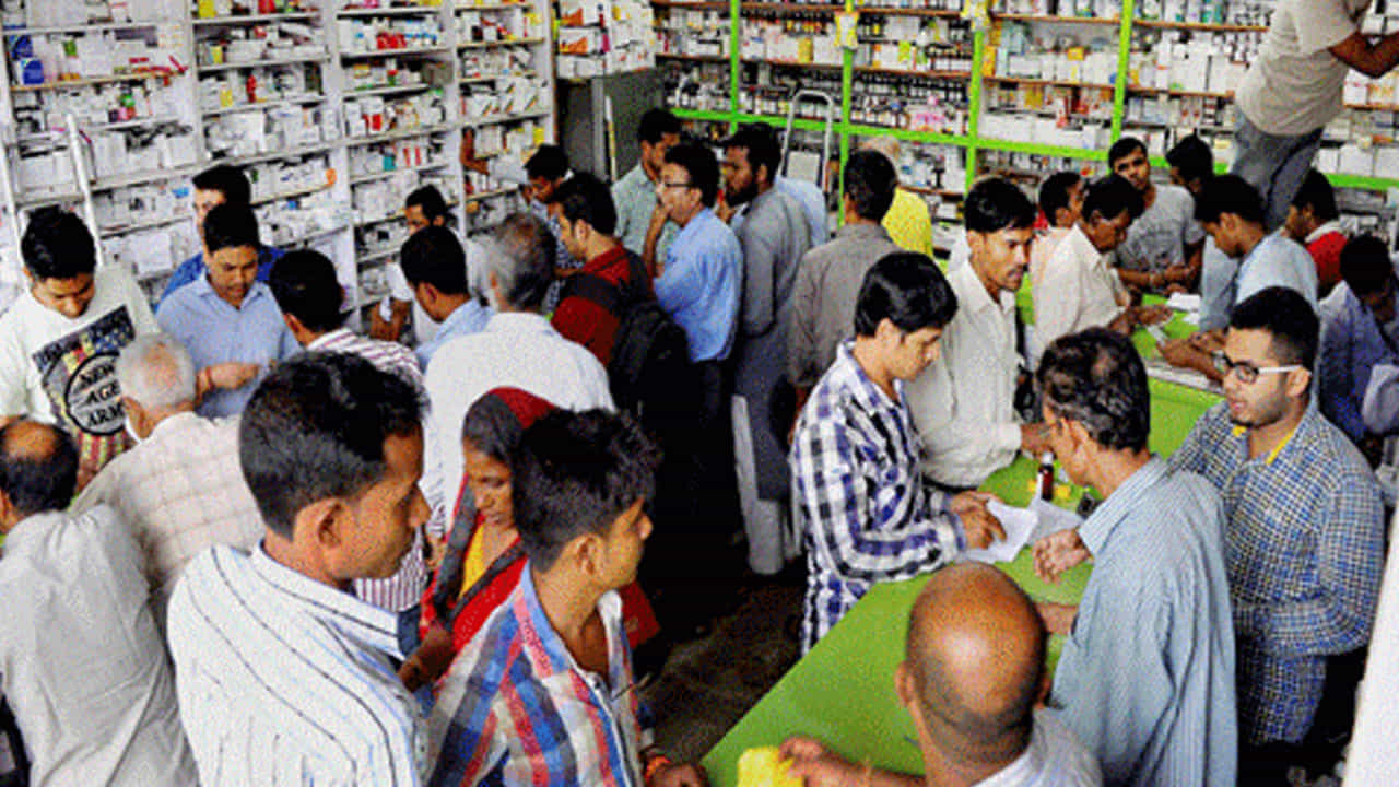 Medicines Price ಪ್ಯಾರಸಿಟಮಾಲ್ ಸೇರಿದಂತೆ ಹಲವು ಔಷಧಗಳ ಬೆಲೆ ಇಳಿಕೆ Medicines Price ಪ್ಯಾರಸಿಟಮಾಲ್ ಸೇರಿದಂತೆ ಹಲವು ಔಷಧಗಳ ಬೆಲೆ ಇಳಿಕೆ