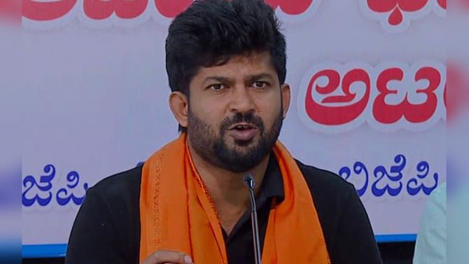 ಚಾಮುಂಡಿ ಬೆಟ್ಟಕ್ಕೆ ಭಕ್ತರು ಸಾಂಪ್ರದಾಯಿಕ ಉಡುಗೆಯಲ್ಲಿ ಬರುವಂತೆ ಅಭಿಯಾನ: ಸಂಸದ ಪ್ರತಾಪ್ ಸಿಂಹ ಬೆಂಬಲ ಚಾಮುಂಡಿ ಬೆಟ್ಟಕ್ಕೆ ಭಕ್ತರು ಸಾಂಪ್ರದಾಯಿಕ ಉಡುಗೆಯಲ್ಲಿ ಬರುವಂತೆ ಅಭಿಯಾನ: ಸಂಸದ ಪ್ರತಾಪ್ ಸಿಂಹ ಬೆಂಬಲ
