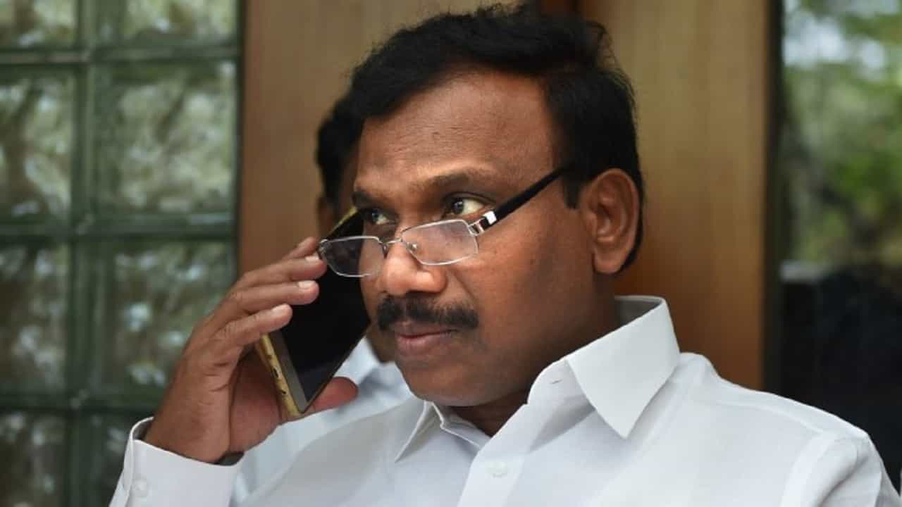 ಡಿಎಂಕೆ ಸಂಸದ ಎ.ರಾಜಾಗೆ ಸೇರಿದ 55 ಕೋಟಿ ರೂ. ಮೌಲ್ಯದ ಬೇನಾಮಿ ಆಸ್ತಿ ಜಪ್ತಿ ಮಾಡಿದ ಇಡಿ ಡಿಎಂಕೆ ಸಂಸದ ಎ.ರಾಜಾಗೆ ಸೇರಿದ 55 ಕೋಟಿ ರೂ. ಮೌಲ್ಯದ ಬೇನಾಮಿ ಆಸ್ತಿ ಜಪ್ತಿ ಮಾಡಿದ ಇಡಿ