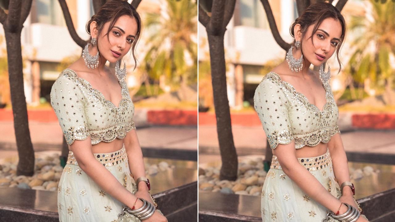 ನಟಿ ರಾಕುಲ್ ಪ್ರೀತ್ ಸಿಂಗ್ ದಕ್ಷಿಣ ಚಿತ್ರರಂಗ ಮಾತ್ರವಲ್ಲದೆ, ಬಾಲಿವುಡ್ ಚಿತ್ರರಂಗದಲ್ಲಿಯೂ
ತಮ್ಮದೇ ಛಾಪು ಮೂಡಿಸಿದ್ದಾರೆ. ಡ್ರಗ್ಸ್ ಪ್ರಕರಣಕ್ಕೆ ಸಂಬಂಧಿಸಿದಂತೆ ಇತ್ತೀಚೆಗೆ ಜಾರಿ ನಿರ್ದೇಶನಾಲಯ
ನೋಟಿಸ್ ನೀಡಿತ್ತು.
(Image Credit: Rakul Preet Singh Instagram) 