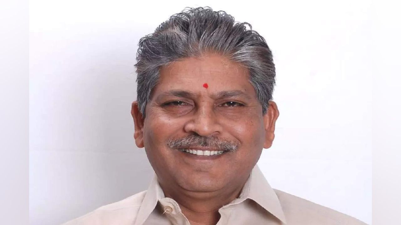 ಸುವರ್ಣಸೌಧದಲ್ಲಿ ಚಳಿಗಾಲದ ಅಧಿವೇಶನ: ಪರಿಷತ್ನಲ್ಲಿ 10 ವಿಧೇಯಕಗಳು ಮಂಡನೆ -ಹಂಗಾಮಿ ಸಭಾಪತಿ ರಘುನಾಥ್ ಮಲ್ಲಾಪೂರೆ ಸುವರ್ಣಸೌಧದಲ್ಲಿ ಚಳಿಗಾಲದ ಅಧಿವೇಶನ: ಪರಿಷತ್ನಲ್ಲಿ 10 ವಿಧೇಯಕಗಳು ಮಂಡನೆ -ಹಂಗಾಮಿ ಸಭಾಪತಿ ರಘುನಾಥ್ ಮಲ್ಲಾಪೂರೆ