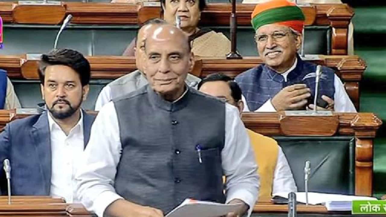 India China Border Clash: ಭಾರತ-ಚೀನಾ ಗಡಿ ಸಂಘರ್ಷದಲ್ಲಿ ನಮ್ಮ ಸೈನಿಕರಾರೂ ಸತ್ತಿಲ್ಲ; ಲೋಕಸಭೆಯಲ್ಲಿ ರಾಜನಾಥ್ ಸಿಂಗ್ ಸ್ಪಷ್ಟನೆ India China Border Clash: ಭಾರತ-ಚೀನಾ ಗಡಿ ಸಂಘರ್ಷದಲ್ಲಿ ನಮ್ಮ ಸೈನಿಕರಾರೂ ಸತ್ತಿಲ್ಲ; ಲೋಕಸಭೆಯಲ್ಲಿ ರಾಜನಾಥ್ ಸಿಂಗ್ ಸ್ಪಷ್ಟನೆ