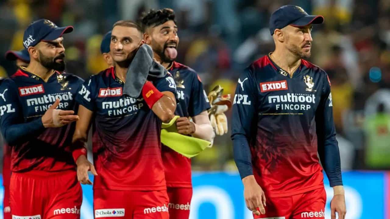 IPL Auction 2023: ಧೋನಿ ಕೈಬಿಟ್ಟ ಈ ದೇಶೀ ಸೂಪರ್ಸ್ಟಾರ್ ಖರೀದಿಗೆ ಮುಂದಾದ ಆರ್ಸಿಬಿ..! IPL Auction 2023: ಧೋನಿ ಕೈಬಿಟ್ಟ ಈ ದೇಶೀ ಸೂಪರ್ಸ್ಟಾರ್ ಖರೀದಿಗೆ ಮುಂದಾದ ಆರ್ಸಿಬಿ..!
