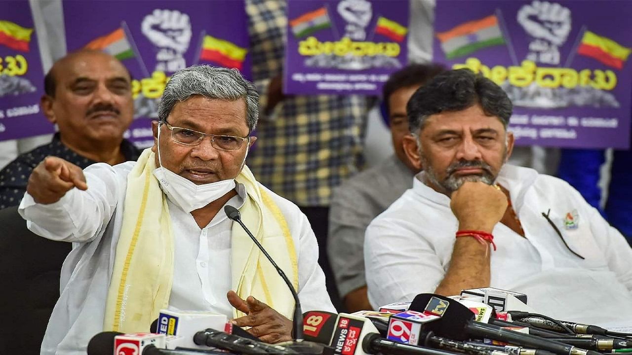 ಸಿದ್ದು-ಡಿಕೆಶಿ ಪ್ರತ್ಯೇಕ ಬಸ್ ಯಾತ್ರಗೆ ಬ್ರೇಕ್, ಸಿಎಂ ಅಭ್ಯರ್ಥಿ ವಿಚಾರಕ್ಕೂ ಮಾನ್ಯತೆ ನೀಡದ ‘ಕೈ’ ಹೈಕಮಾಂಡ್ ಸಿದ್ದು-ಡಿಕೆಶಿ ಪ್ರತ್ಯೇಕ ಬಸ್ ಯಾತ್ರಗೆ ಬ್ರೇಕ್, ಸಿಎಂ ಅಭ್ಯರ್ಥಿ ವಿಚಾರಕ್ಕೂ ಮಾನ್ಯತೆ ನೀಡದ ‘ಕೈ’ ಹೈಕಮಾಂಡ್