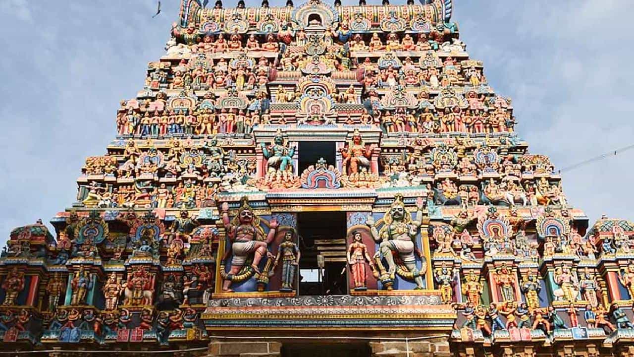 Mobile Ban in Temples: ತಮಿಳುನಾಡಿನ ದೇವಸ್ಥಾನಗಳಲ್ಲಿ ಇನ್ನುಮುಂದೆ ಭಕ್ತರು ಮೊಬೈಲ್ ಫೋನ್ ಬಳಸುವಂತಿಲ್ಲ Mobile Ban in Temples: ತಮಿಳುನಾಡಿನ ದೇವಸ್ಥಾನಗಳಲ್ಲಿ ಇನ್ನುಮುಂದೆ ಭಕ್ತರು ಮೊಬೈಲ್ ಫೋನ್ ಬಳಸುವಂತಿಲ್ಲ