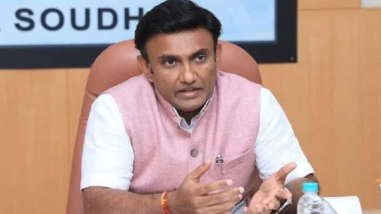 ರಾಜ್ಯದಲ್ಲಿ ಕೋವಿಡ್ ಆತಂಕ ವಿಚಾರ: ಕೇಂದ್ರ ಆರೋಗ್ಯ ಸಚಿವರಿಗೆ ಪತ್ರ ಬರೆದಿದ್ದೇನೆ ಎಂದ ಸಚಿವ ಕೆ ಸುಧಾಕರ್ ರಾಜ್ಯದಲ್ಲಿ ಕೋವಿಡ್ ಆತಂಕ ವಿಚಾರ: ಕೇಂದ್ರ ಆರೋಗ್ಯ ಸಚಿವರಿಗೆ ಪತ್ರ ಬರೆದಿದ್ದೇನೆ ಎಂದ ಸಚಿವ ಕೆ ಸುಧಾಕರ್