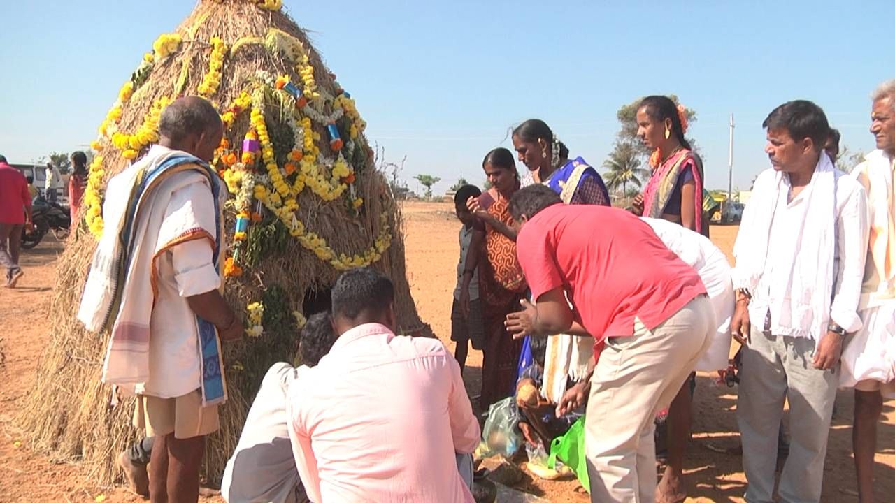 ಚಿತ್ರದುರ್ಗ ಜಿಲ್ಲೆಯ ಚಳ್ಳಕೆರೆ ತಾಲೂಕಿನ ತೋಡ್ಲಾರಹಟ್ಟಿ ಗ್ರಾಮದ ಬಳಿ ಪ್ರತಿ ವರ್ಷದಂತೆ ಈ ವರ್ಷವೂ ಇಲ್ಲಿನ ಬುಡಕಟ್ಟು ಜನಾಂಗವು ಶೂನ್ಯದ ಮಾರಮ್ಮ ದೇವಿಯ ಉತ್ಸವ ಆಚರಿಸುವ ಮೂಲಕ ನಾಡಿನ ಒಳಿತಿಗೆ ಪ್ರಾರ್ಥಿಸುತ್ತಾರೆ. 
