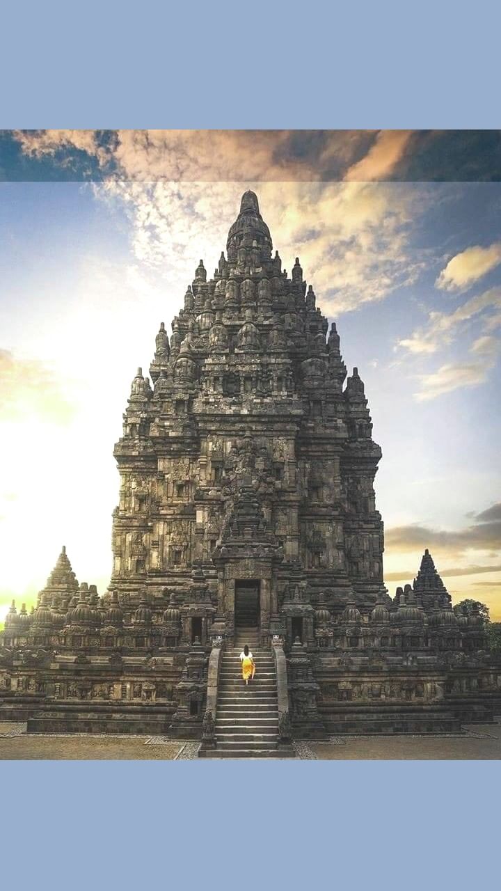 ಇಂಡೋನೇಷ್ಯಾದ 9 ನೇ ಶತಮಾನದ ಪ್ರಂಬನನ್ ದೇವಾಲಯ. Prambanan Temple in Indonesia - ದೇಗುಲದ ಗೋಡೆಗಳ ಮೇಲೆ ರಾಮಾಯಣದ ಮಹಾಕಾವ್ಯವನ್ನು ವಿವರಿಸಲಾಗಿದೆ.