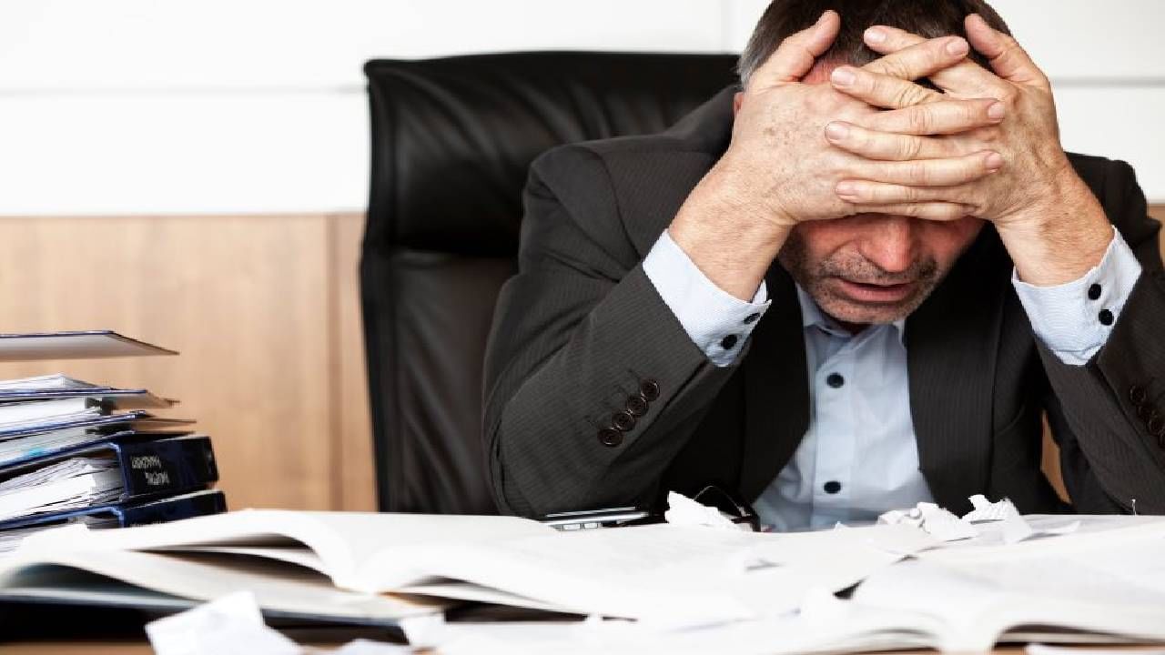 ಒತ್ತಡದ ಜೀವನದ ನಡುವೆ ನಿಮ್ಮನ್ನು ಮಾನಸಿಕವಾಗಿ ಮತ್ತು ದೈಹಿಕವಾಗಿ ಆರೋಗ್ಯವಾಗಿಡಲು ಯೋಗಾಸನವು ಅತ್ಯಂತ ಸಹಕಾರಿಯಾಗಿದೆ. ಆದ್ದರಿಂದ ಪ್ರತಿ ದಿನ ಒಂದಷ್ಟು ಹೊತ್ತು ಯೋಗಾಸನಕ್ಕಾಗಿ ಸಮಯ ಮೀಸಲಿಡಿ.