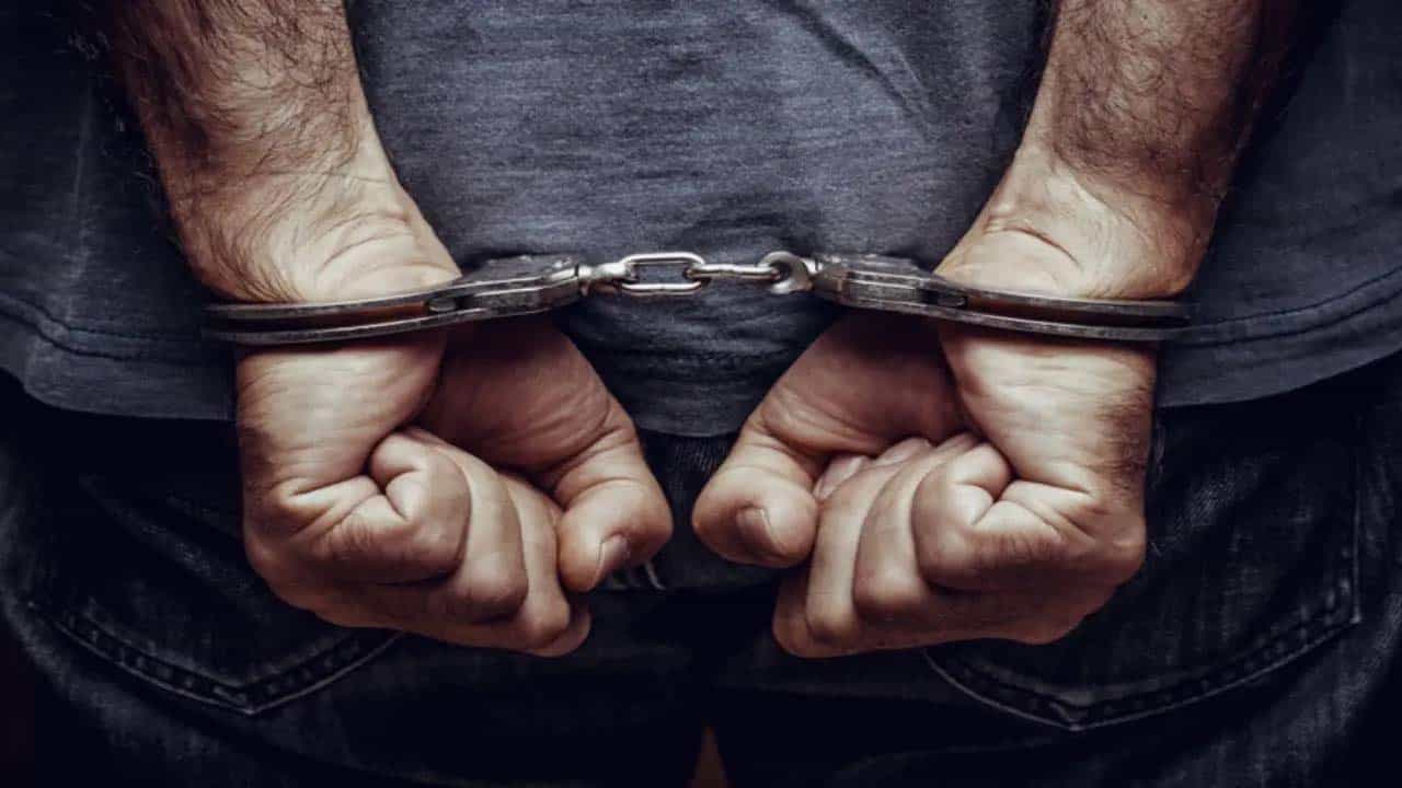 Maharashtra: ಮದುವೆಯಾಗುವಂತೆ ಒತ್ತಾಯಿಸುತ್ತಿದ್ದ ವಿವಾಹಿತ ಮಹಿಳೆಯನ್ನು ಗೆಣೆಕಾರ 35 ಬಾರಿ ಇರಿದು ಕೊಂದು ದೇಹವನ್ನು ಕಾಡಿನಲ್ಲಿ ಬಿಸಾಡಿದ! Maharashtra: ಮದುವೆಯಾಗುವಂತೆ ಒತ್ತಾಯಿಸುತ್ತಿದ್ದ ವಿವಾಹಿತ ಮಹಿಳೆಯನ್ನು ಗೆಣೆಕಾರ 35 ಬಾರಿ ಇರಿದು ಕೊಂದು ದೇಹವನ್ನು ಕಾಡಿನಲ್ಲಿ ಬಿಸಾಡಿದ!