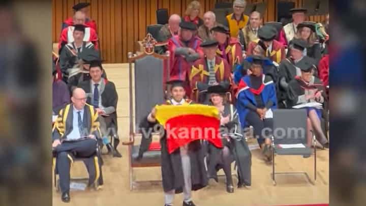 Bidar Boy: ಲಂಡನ್ ಸ್ಕೂಲ್ ಆಫ್ ಮ್ಯಾನೇಜ್ಮೆಂಟ್ ನಿಂದ ಸ್ನಾತಕೋತ್ತರ ಪದವಿ ಪಡೆದ ಯುವಕ ಘಟಿಕೋತ್ಸವ ಸಮಾರಂಭದಲ್ಲಿ ಕನ್ನಡ ಧ್ವಜ ಹಾರಿಸಿದ! Bidar Boy: ಲಂಡನ್ ಸ್ಕೂಲ್ ಆಫ್ ಮ್ಯಾನೇಜ್ಮೆಂಟ್ ನಿಂದ ಸ್ನಾತಕೋತ್ತರ ಪದವಿ ಪಡೆದ ಯುವಕ ಘಟಿಕೋತ್ಸವ ಸಮಾರಂಭದಲ್ಲಿ ಕನ್ನಡ ಧ್ವಜ ಹಾರಿಸಿದ!