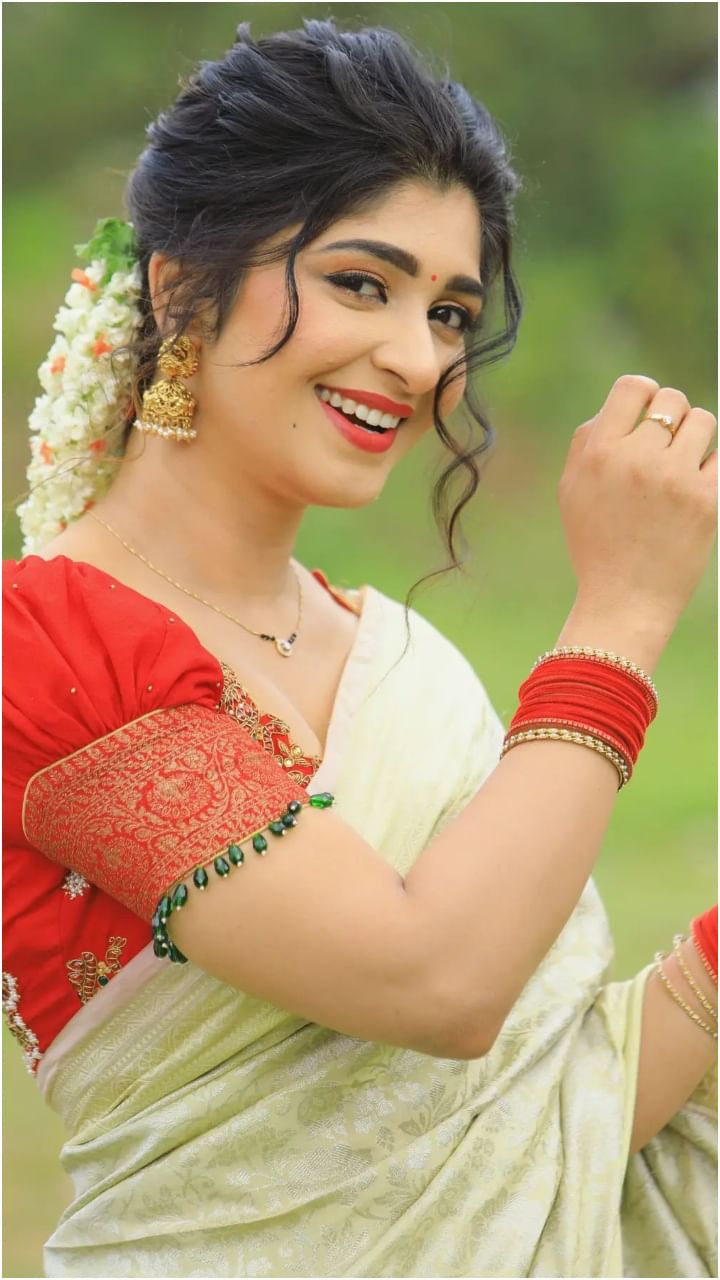 Aditi Prabhudeva(2)
