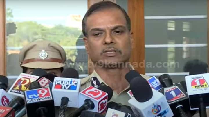 ಸ್ಯಾಂಟ್ರೋ ರವಿ ತನ್ನ ಮೊಬೈಲ್ ಸ್ವಿಚ್ಚಾಫ್ ಮಾಡಿಕೊಂಡಿರುವುದರಿಂದ ಹುಡುಕುವುದು ಕಷ್ಟವಾಗುತ್ತಿದೆ: ಅಲೋಕ್ ಕುಮಾರ್ (ಎಡಿಜಿಪಿ) ಸ್ಯಾಂಟ್ರೋ ರವಿ ತನ್ನ ಮೊಬೈಲ್ ಸ್ವಿಚ್ಚಾಫ್ ಮಾಡಿಕೊಂಡಿರುವುದರಿಂದ ಹುಡುಕುವುದು ಕಷ್ಟವಾಗುತ್ತಿದೆ: ಅಲೋಕ್ ಕುಮಾರ್ (ಎಡಿಜಿಪಿ)