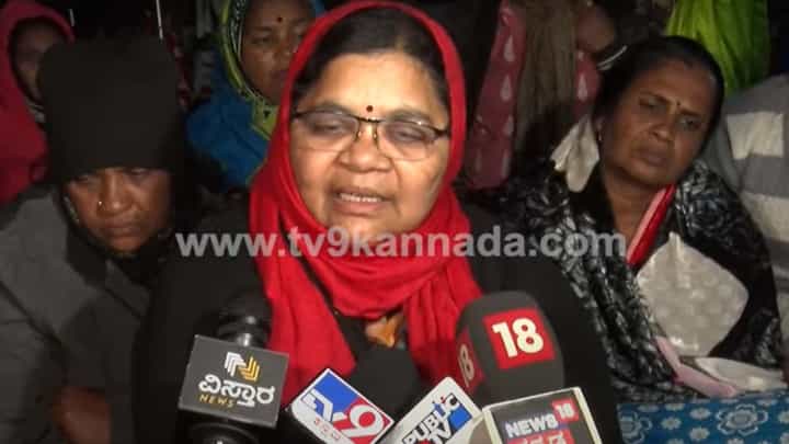 Protest Enters Second Day: ನಮ್ಮ ಸರ್ಕಾರಗಳಿಗೆ ಅಂಗನವಾಡಿ ಕಾರ್ಯಕರ್ತೆಯರು ಅಂದರೆ ಕಡೆಗಣಿಸಲ್ಪಟ್ಟ ಸಮುದಾಯವೇ? Protest Enters Second Day: ನಮ್ಮ ಸರ್ಕಾರಗಳಿಗೆ ಅಂಗನವಾಡಿ ಕಾರ್ಯಕರ್ತೆಯರು ಅಂದರೆ ಕಡೆಗಣಿಸಲ್ಪಟ್ಟ ಸಮುದಾಯವೇ?