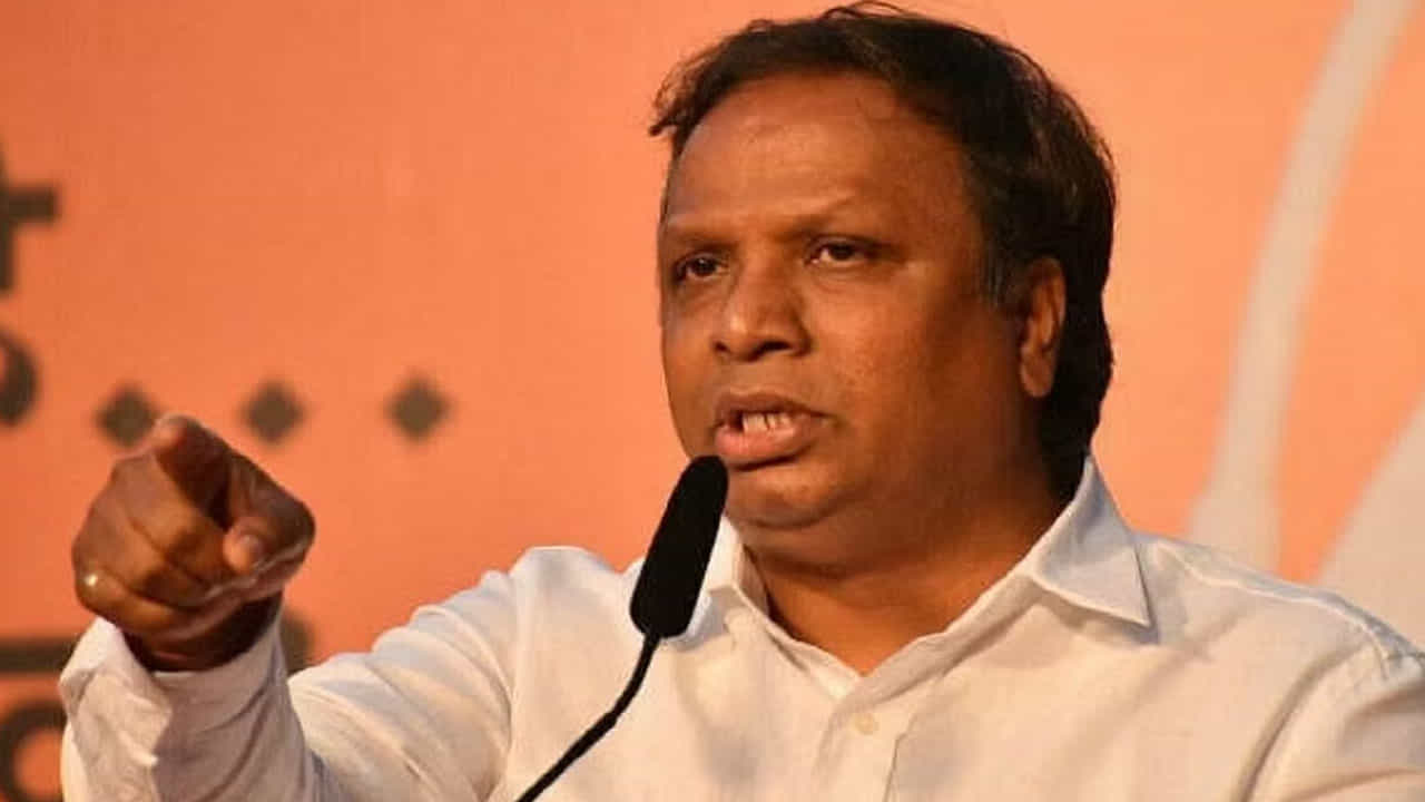 Ashish Shelar: ಬಿಜೆಪಿ ಮುಂಬೈ ಘಟಕದ ಅಧ್ಯಕ್ಷ ಆಶಿಶ್ ಶೆಲಾರ್ಗೆ ಜೀವ ಬೆದರಿಕೆ; ಬಾಂದ್ರಾದಲ್ಲಿರುವ ಕಚೇರಿಗೆ ಬಂತು ಬೆದರಿಕೆ ಪತ್ರ Ashish Shelar: ಬಿಜೆಪಿ ಮುಂಬೈ ಘಟಕದ ಅಧ್ಯಕ್ಷ ಆಶಿಶ್ ಶೆಲಾರ್ಗೆ ಜೀವ ಬೆದರಿಕೆ; ಬಾಂದ್ರಾದಲ್ಲಿರುವ ಕಚೇರಿಗೆ ಬಂತು ಬೆದರಿಕೆ ಪತ್ರ
