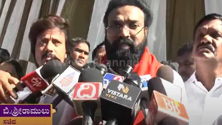 ಸಿದ್ದರಾಮಯ್ಯ ನಾಯಿಮರಿ ಪದ ಬಳಸಿ ತಮ್ಮ ಸಂಸ್ಕೃತಿ ಪ್ರದರ್ಶಿಸಿದ್ದಾರೆ: ಬಿ ಶ್ರೀರಾಮುಲು, ಸಾರಿಗೆ ಸಚಿವ ಸಿದ್ದರಾಮಯ್ಯ ನಾಯಿಮರಿ ಪದ ಬಳಸಿ ತಮ್ಮ ಸಂಸ್ಕೃತಿ ಪ್ರದರ್ಶಿಸಿದ್ದಾರೆ: ಬಿ ಶ್ರೀರಾಮುಲು, ಸಾರಿಗೆ ಸಚಿವ