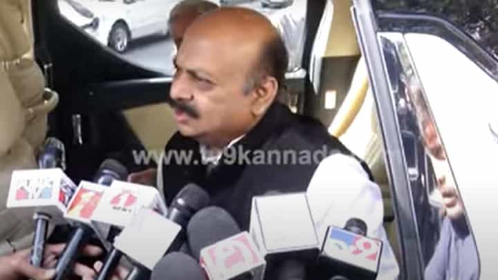 ಸ್ಯಾಂಟ್ರೊ ರವಿ ಯಾರು ಅಂತ ನಂಗೊತ್ತಿಲ್ಲ, ಕುಮಾರಸ್ವಾಮಿಯವರೇ ವಿವರ ನೀಡಬೇಕು: ಬಸವರಾಜ ಬೊಮ್ಮಾಯಿ, ಮುಖ್ಯಮಂತ್ರಿಗಳು ಸ್ಯಾಂಟ್ರೊ ರವಿ ಯಾರು ಅಂತ ನಂಗೊತ್ತಿಲ್ಲ, ಕುಮಾರಸ್ವಾಮಿಯವರೇ ವಿವರ ನೀಡಬೇಕು: ಬಸವರಾಜ ಬೊಮ್ಮಾಯಿ, ಮುಖ್ಯಮಂತ್ರಿಗಳು