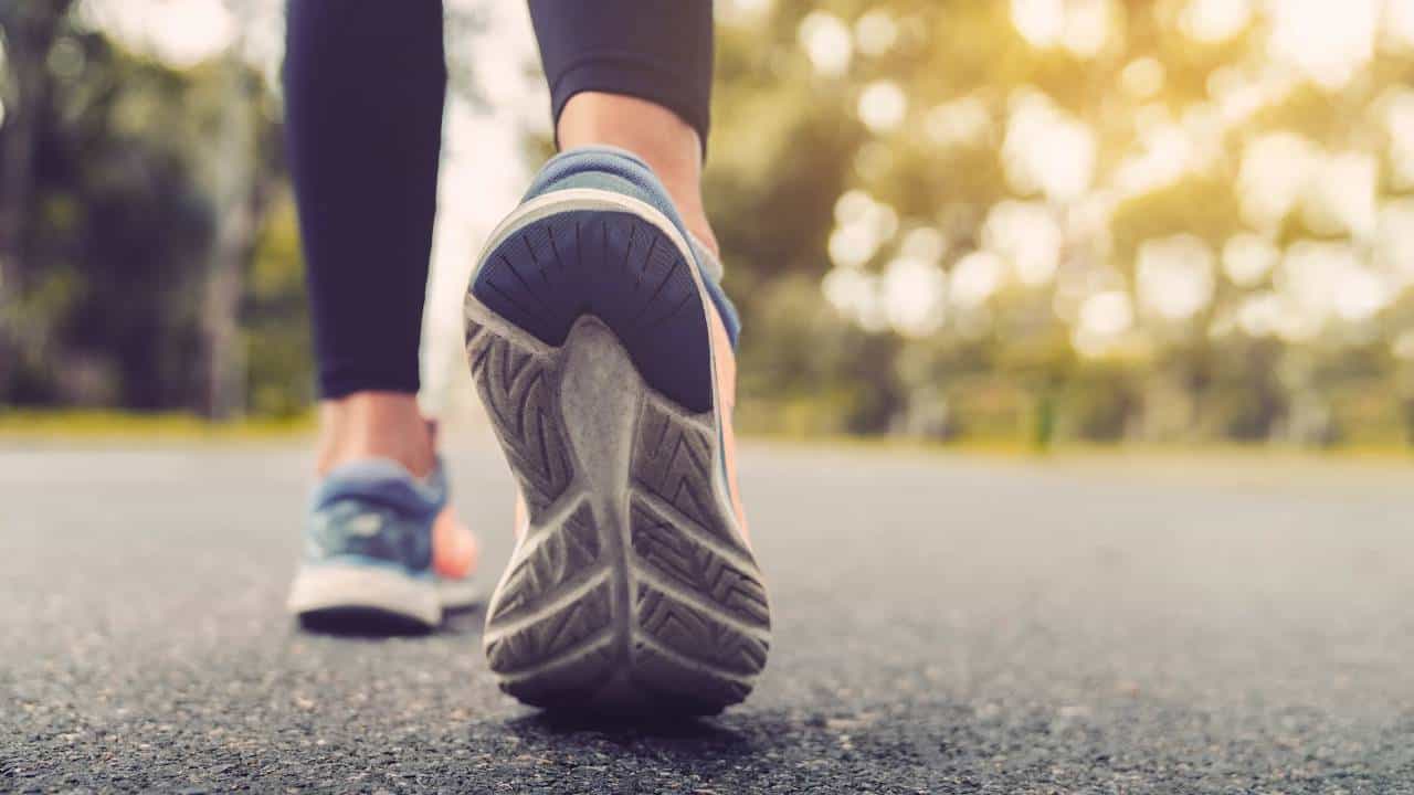 Benefits of Walking: ದಿನಕ್ಕೆ 6 ರಿಂದ 9ಸಾವಿರ ಹೆಜ್ಜೆಗಳ ನಡಿಗೆ ಹೃದ್ರೋಗದ ಅಪಾಯವನ್ನು ಕಡಿಮೆ ಮಾಡುತ್ತದೆ Benefits of Walking: ದಿನಕ್ಕೆ 6 ರಿಂದ 9ಸಾವಿರ ಹೆಜ್ಜೆಗಳ ನಡಿಗೆ ಹೃದ್ರೋಗದ ಅಪಾಯವನ್ನು ಕಡಿಮೆ ಮಾಡುತ್ತದೆ