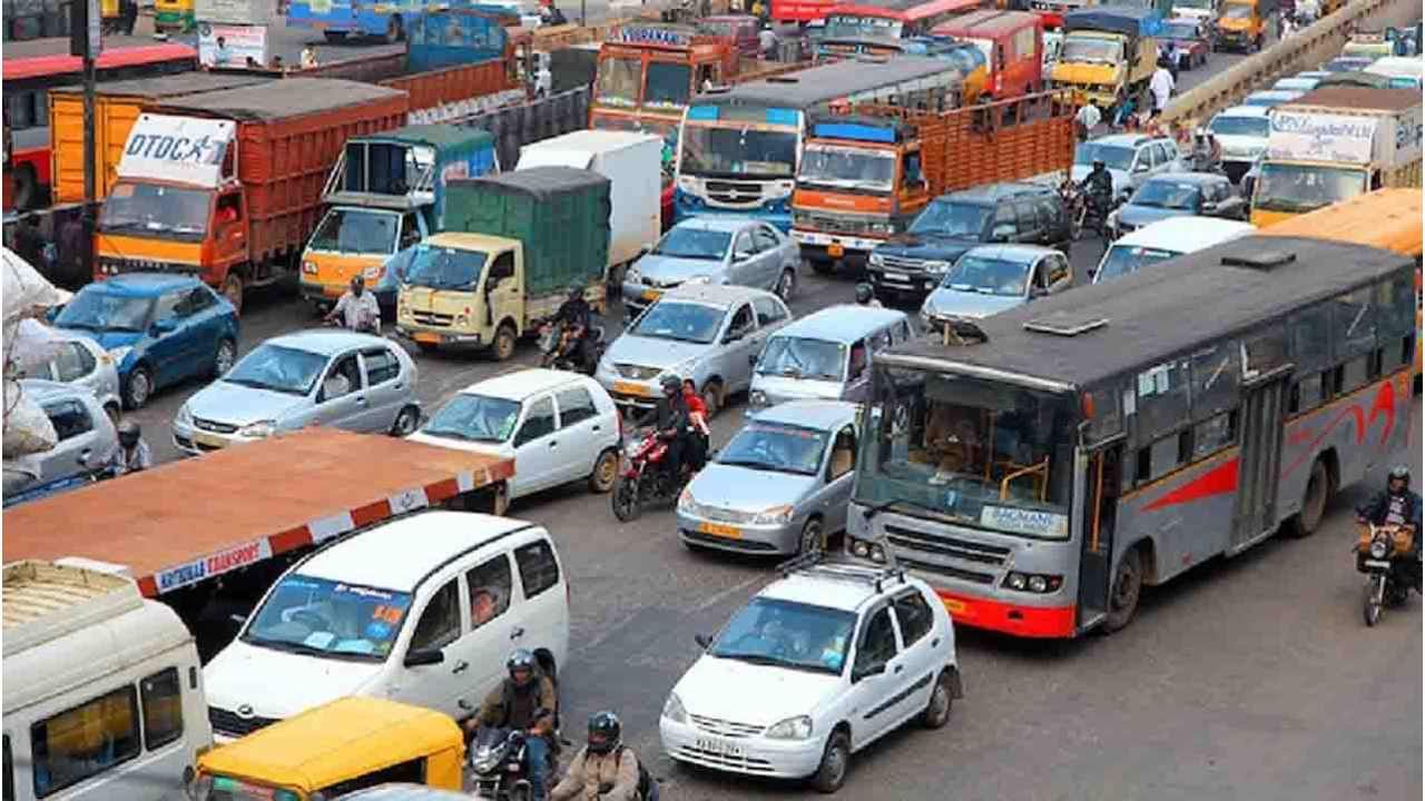 Bengaluru Traffic: ಬೆಂಗಳೂರಿನ ಈ ಪ್ರಮುಖ ಜಂಕ್ಷನ್ಗಳಲ್ಲಿ ಬಸ್ಗಳ ಅವೈಜ್ಞಾನಿಕ ನಿಲುಗಡೆ, ವಾಹನ ಸವಾರರ ಪರದಾಟ Bengaluru Traffic: ಬೆಂಗಳೂರಿನ ಈ ಪ್ರಮುಖ ಜಂಕ್ಷನ್ಗಳಲ್ಲಿ ಬಸ್ಗಳ ಅವೈಜ್ಞಾನಿಕ ನಿಲುಗಡೆ, ವಾಹನ ಸವಾರರ ಪರದಾಟ