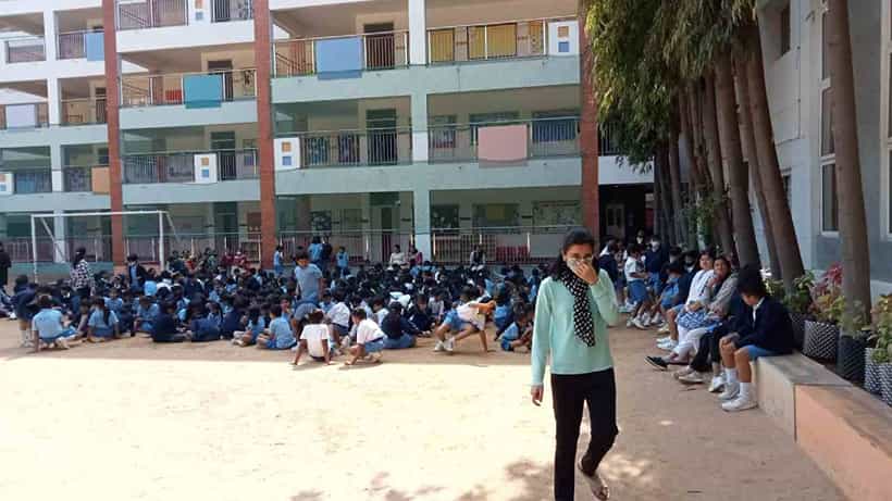 Bomb Threat ಬೆಂಗಳೂರಿನ ಖಾಸಗಿ ಶಾಲೆಗೆ ಬಾಂಬ್ ಬೆದರಿಕೆ: ಸ್ಥಳಕ್ಕೆ ಬಾಂಬ್ ಪತ್ತೆ, ಶ್ವಾನ ದಳ ದೌಡು, ಮಕ್ಕಳು ಸುರಕ್ಷಿತ ಸ್ಥಳಕ್ಕೆ