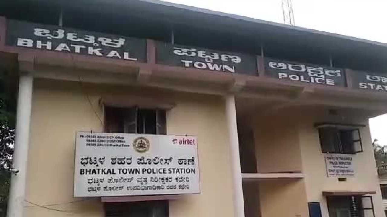 ಬಾಂಬ್ ಸ್ಫೋಟಿಸುವುದಾಗಿ ಭಟ್ಕಳ ಶಹರ ಠಾಣೆಗೆ ಪತ್ರ ರವಾನಿಸಿದ್ದ ಆರೋಪಿ ಅರೆಸ್ಟ್ ಬಾಂಬ್ ಸ್ಫೋಟಿಸುವುದಾಗಿ ಭಟ್ಕಳ ಶಹರ ಠಾಣೆಗೆ ಪತ್ರ ರವಾನಿಸಿದ್ದ ಆರೋಪಿ ಅರೆಸ್ಟ್