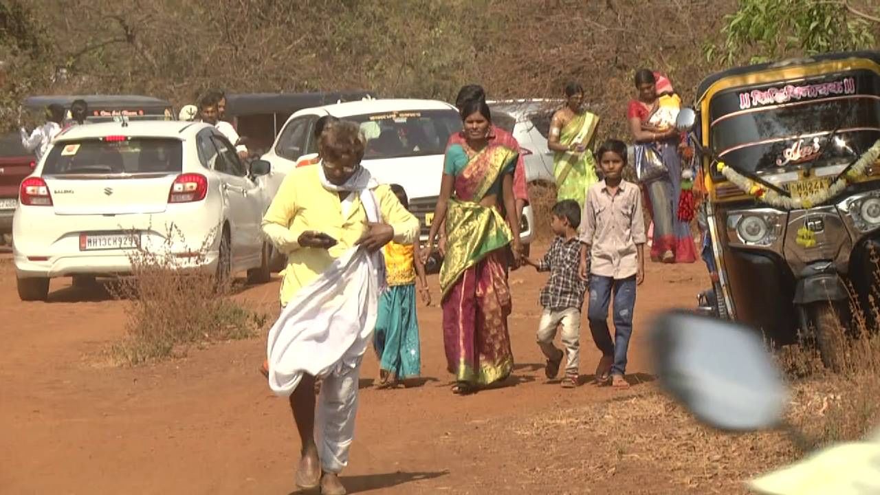 ಶನಿವಾರದಂದು ಮೌನಿ ಅಮಾವಾಸ್ಯೆ ಬಂದ ಕಾರಣ ಬೀದರ್​ನ ಶನಿ ದೇವಸ್ಥಾನಕ್ಕೆ ಜನ ಸಾಗರವೆ ಹರಿದು ಬಂದಿದೆ. ಕರ್ನಾಟಕ, ಮಹಾರಾಷ್ಟ್ರ, ತೆಲಂಗಾಣದಿಂದ ಅಪಾರ ಪ್ರಮಾಣ ಭಕ್ತ ಸಮೂಹವೇ ಹರಿದು ಬಂದಿದೆ. 