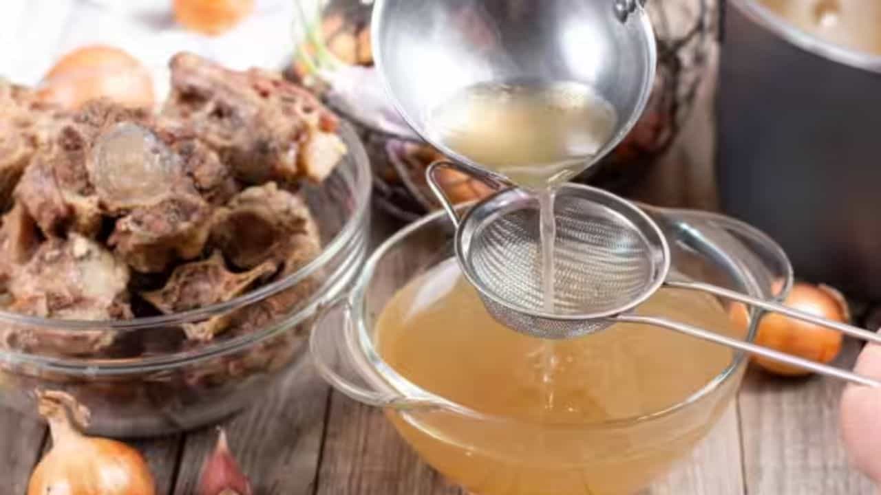 Bone broth for skin: ಚರ್ಮದ ಆರೋಗ್ಯಕ್ಕೆ ಉತ್ತಮ ಮೂಳೆಸಾರು, ಇಲ್ಲಿದೆ ಸಾರು ಮಾಡುವ ವಿಧಾನ