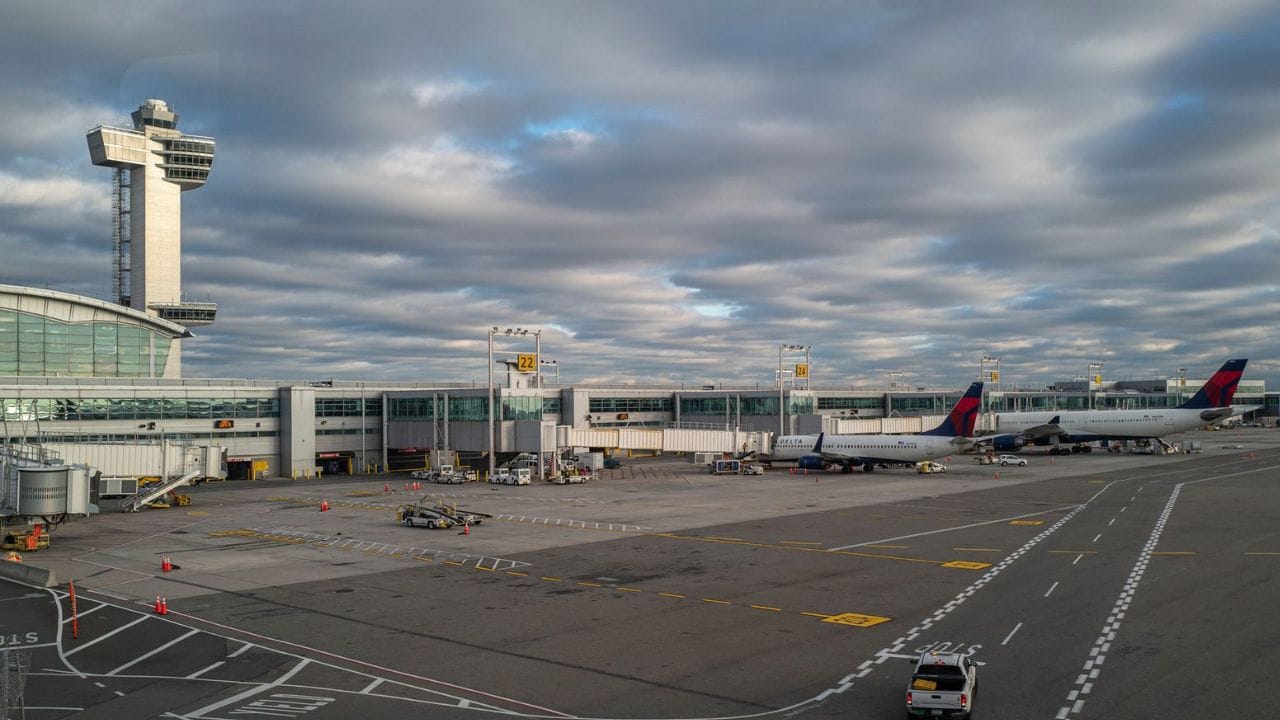 Airline Shutdown: ಕಂಪ್ಯೂಟರ್ ತಾಂತ್ರಿಕ ದೋಷದಿಂದ ಯುಎಸ್‌ನಾದ್ಯಂತ ವಿಮಾನಯಾನ ಸ್ಥಗಿತ: ವರದಿ