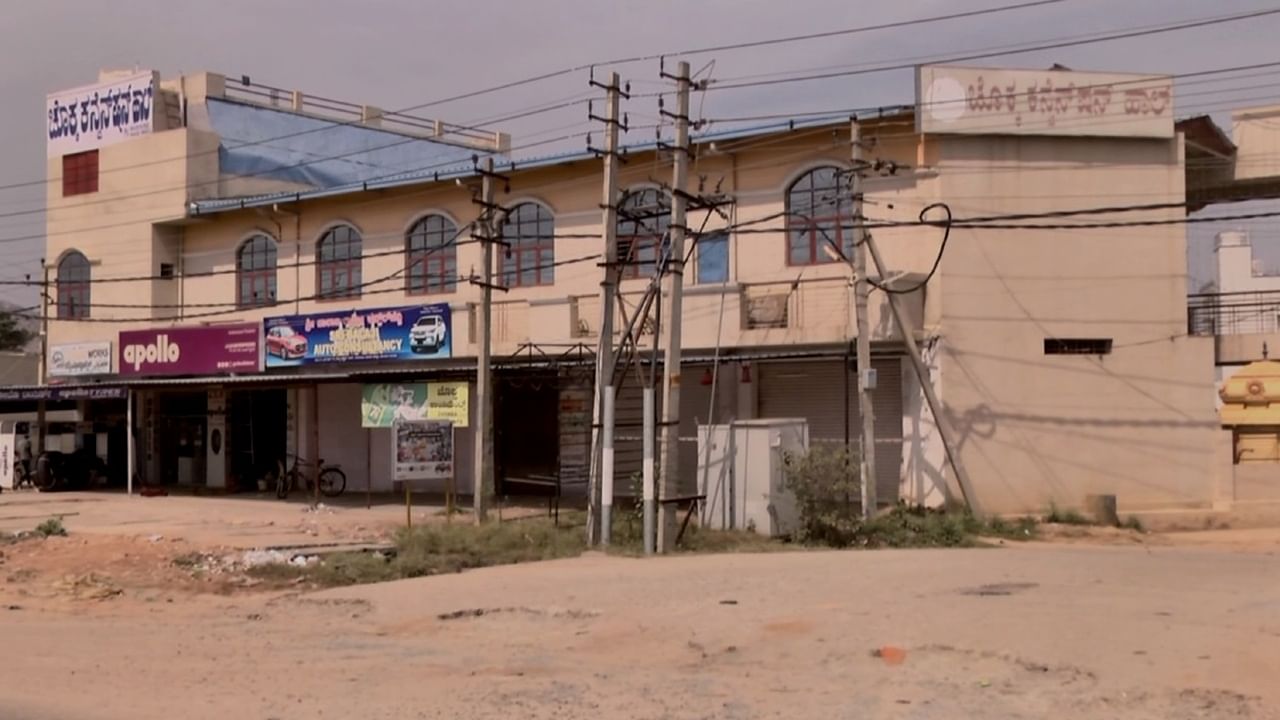 Kolar: ಕೋಲಾರದಿಂದಲೇ ಸಿದ್ದರಾಮಯ್ಯ ಸ್ಪರ್ಧೆ -ಚುನಾವಣಾ ಸಭೆಗಳ ನಡೆಸಲು ಕಚೇರಿ ಸಿಕ್ತು, ಮನೆ ಹುಡುಕಾಟ ಬಹುತೇಕ ಅಂತಿಮ Kolar: ಕೋಲಾರದಿಂದಲೇ ಸಿದ್ದರಾಮಯ್ಯ ಸ್ಪರ್ಧೆ -ಚುನಾವಣಾ ಸಭೆಗಳ ನಡೆಸಲು ಕಚೇರಿ ಸಿಕ್ತು, ಮನೆ ಹುಡುಕಾಟ ಬಹುತೇಕ ಅಂತಿಮ