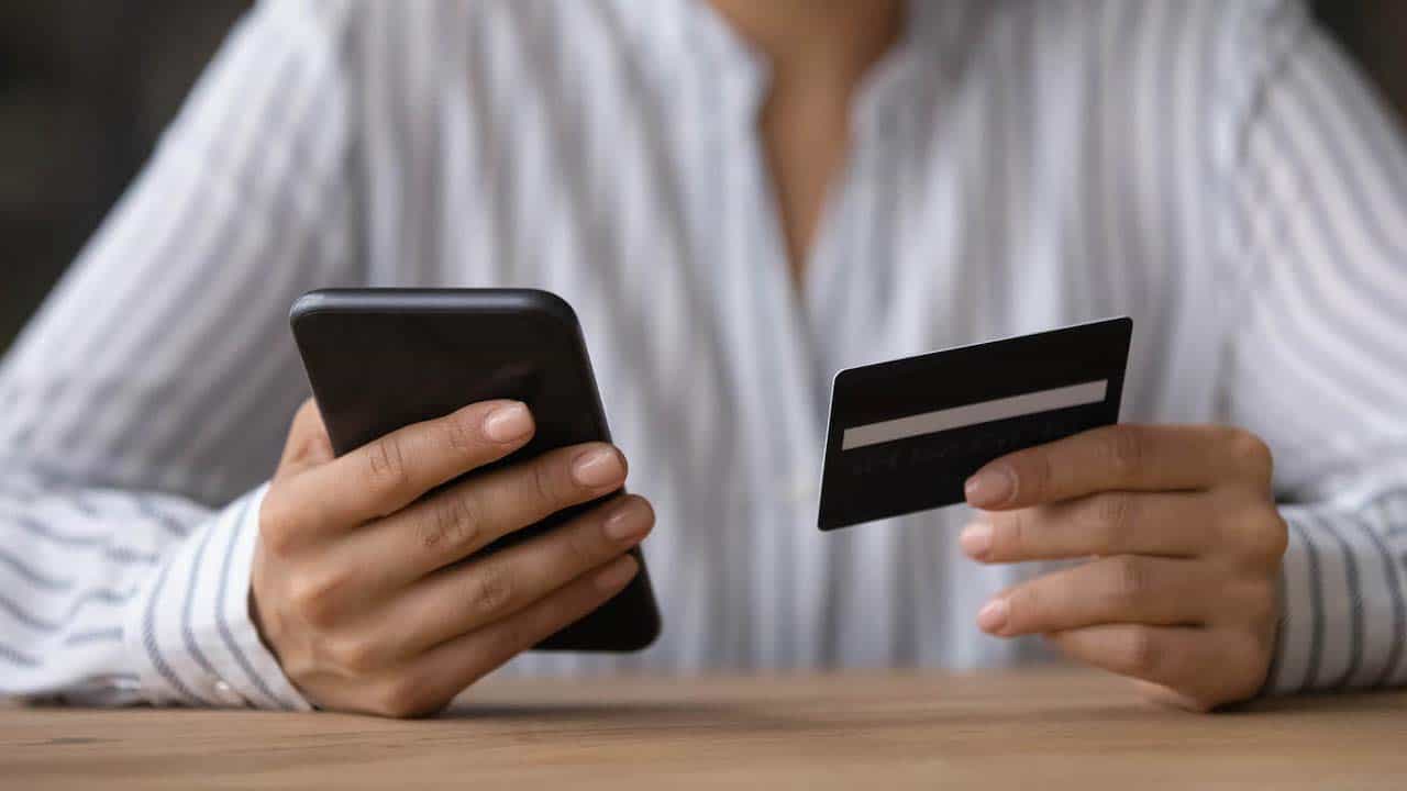 Cyber Fraud: ನೀವು ಕ್ರೆಡಿಟ್ ಕಾರ್ಡ್ ಬಳಸುತ್ತಿದ್ದರೆ ಎಚ್ಚರ: ಹೊಸ ಸ್ಕ್ಯಾಮ್ಗೆ 22,396 ರೂ. ಕಳೆದುಕೊಂಡ ವ್ಯಕ್ತಿ Cyber Fraud: ನೀವು ಕ್ರೆಡಿಟ್ ಕಾರ್ಡ್ ಬಳಸುತ್ತಿದ್ದರೆ ಎಚ್ಚರ: ಹೊಸ ಸ್ಕ್ಯಾಮ್ಗೆ 22,396 ರೂ. ಕಳೆದುಕೊಂಡ ವ್ಯಕ್ತಿ