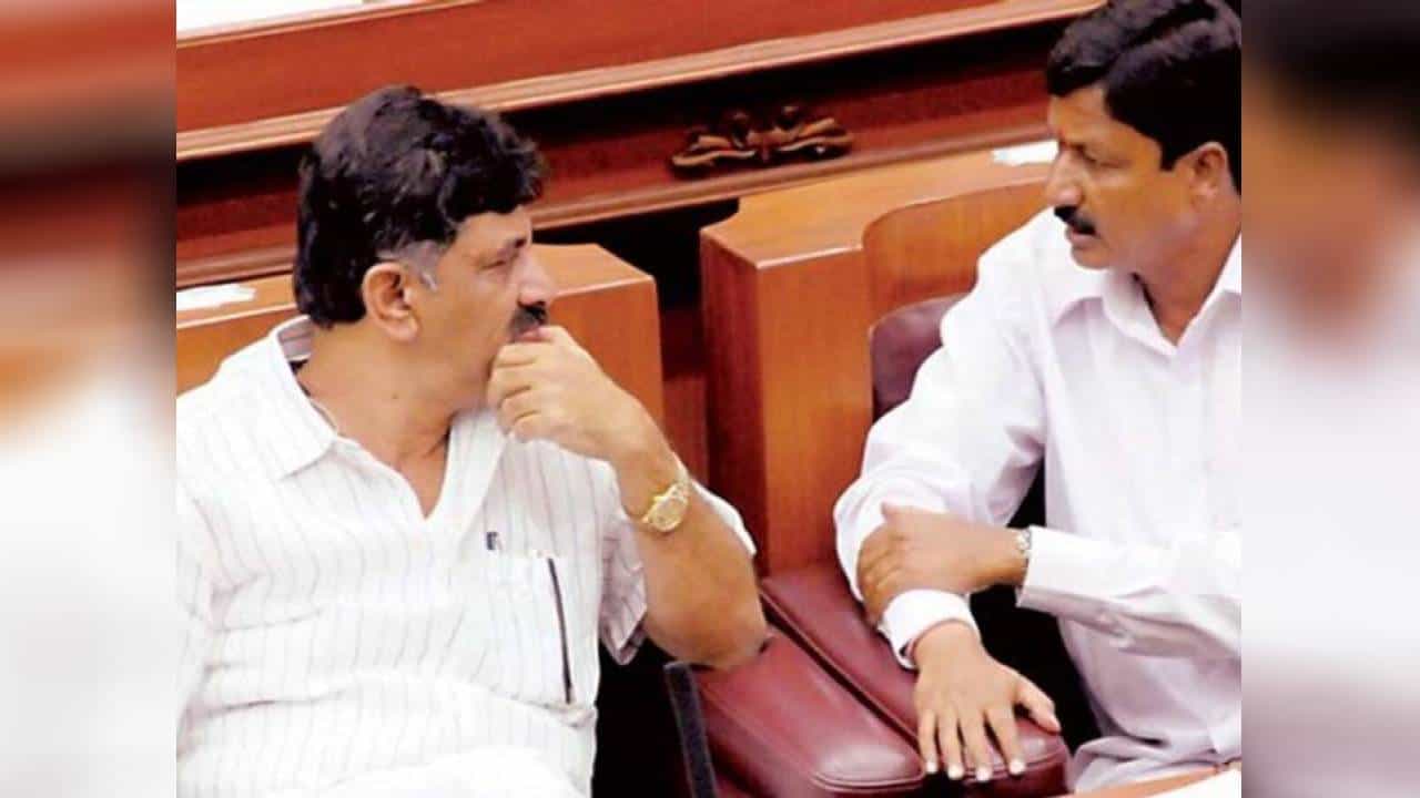 Ramesh Jarkiholi: ಅಣ್ಣ ತಮ್ಮಂದಿರಂತಿದ್ದ ಡಿಕೆಶಿ ಮತ್ತು ನನ್ನ ಸಂಬಂಧ ಹಾಳಾಗಿದ್ದೇ ಬೆಳಗಾವಿ ಗ್ರಾಮಾಂತರ ಶಾಸಕಿ, ವಿಷಕನ್ಯೆಯಿಂದ - ರಮೇಶ್ ಜಾರಕಿಹೊಳಿ Ramesh Jarkiholi: ಅಣ್ಣ ತಮ್ಮಂದಿರಂತಿದ್ದ ಡಿಕೆಶಿ ಮತ್ತು ನನ್ನ ಸಂಬಂಧ ಹಾಳಾಗಿದ್ದೇ ಬೆಳಗಾವಿ ಗ್ರಾಮಾಂತರ ಶಾಸಕಿ, ವಿಷಕನ್ಯೆಯಿಂದ - ರಮೇಶ್ ಜಾರಕಿಹೊಳಿ