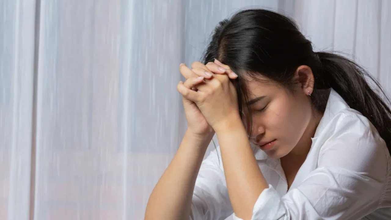 Emotional Numbness: ಭಾವನಾತ್ಮಕ ಜಡತ್ವ ಎಂದರೇನು, ನೀವು ಕೂಡ ಇಂತಹ ಸಮಸ್ಯೆಯನ್ನು ಎದುರಿಸುತ್ತಿದ್ದೀರಾ? Emotional Numbness: ಭಾವನಾತ್ಮಕ ಜಡತ್ವ ಎಂದರೇನು, ನೀವು ಕೂಡ ಇಂತಹ ಸಮಸ್ಯೆಯನ್ನು ಎದುರಿಸುತ್ತಿದ್ದೀರಾ?