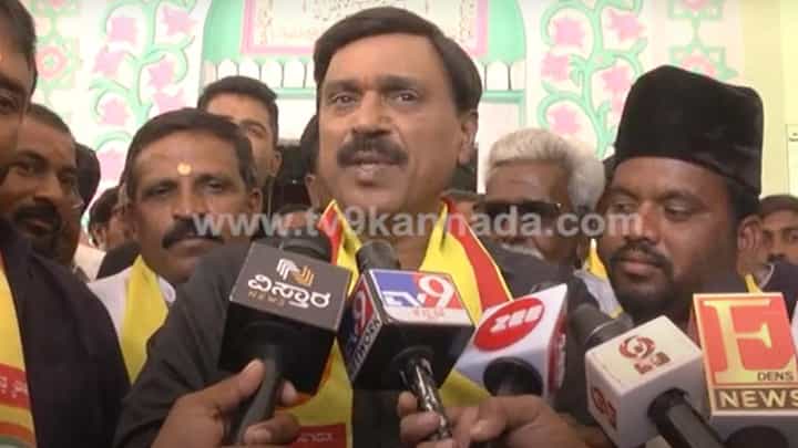 Assembly Polls: ಶ್ರೀರಾಮುಲು ಎಲ್ಲಿಂದ ಸ್ಪರ್ಧಿಸುತ್ತಾರೆ ನನಗೆ ಮುಖ್ಯವಲ್ಲ, ಕೆಆರ್ ಪಿಪಿಯನ್ನು ಅಧಿಕಾರಕ್ಕೆ ತರೋದು ಮಾತ್ರ ನನ್ನ ಗುರಿ: ಗಾಲಿ ಜನಾರ್ಧನ ರೆಡ್ಡಿ Assembly Polls: ಶ್ರೀರಾಮುಲು ಎಲ್ಲಿಂದ ಸ್ಪರ್ಧಿಸುತ್ತಾರೆ ನನಗೆ ಮುಖ್ಯವಲ್ಲ, ಕೆಆರ್ ಪಿಪಿಯನ್ನು ಅಧಿಕಾರಕ್ಕೆ ತರೋದು ಮಾತ್ರ ನನ್ನ ಗುರಿ: ಗಾಲಿ ಜನಾರ್ಧನ ರೆಡ್ಡಿ