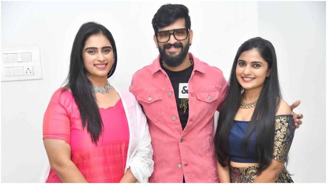 Roopesh Shetty: ರೂಪೇಶ್ ಶೆಟ್ಟಿ ಸಿನಿಮಾ ‘ಮಂಕು ಭಾಯ್ ಫಾಕ್ಸಿ ರಾಣಿ’ ಜ.13ಕ್ಕೆ ರಿಲೀಸ್; ಗಮನ ಸೆಳೆದ ಟ್ರೇಲರ್ Roopesh Shetty: ರೂಪೇಶ್ ಶೆಟ್ಟಿ ಸಿನಿಮಾ ‘ಮಂಕು ಭಾಯ್ ಫಾಕ್ಸಿ ರಾಣಿ’ ಜ.13ಕ್ಕೆ ರಿಲೀಸ್; ಗಮನ ಸೆಳೆದ ಟ್ರೇಲರ್