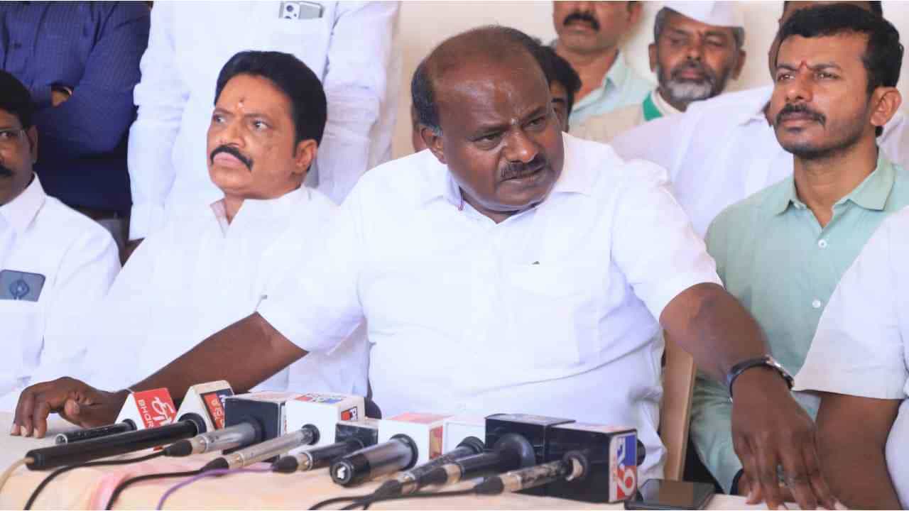 Hassan Ticket Fight: ಹಾಸನ‘ದಳ’ಮನೆಯಲ್ಲಿ ತಳಮಳ, ಕುಮಾರಸ್ವಾಮಿ ಭಾವುಕ ನುಡಿ..! Hassan Ticket Fight: ಹಾಸನ‘ದಳ’ಮನೆಯಲ್ಲಿ ತಳಮಳ, ಕುಮಾರಸ್ವಾಮಿ ಭಾವುಕ ನುಡಿ..!
