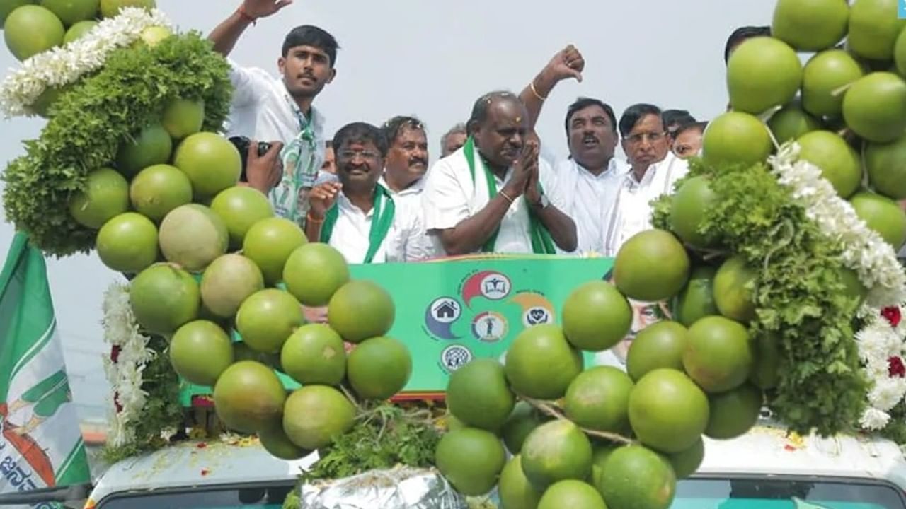 ಮಾಜಿ ಸಿಎಂ ಕುಮಾರಸ್ವಾಮಿಯವರಿಗೆ ಸ್ಥಳೀಯ ಮುಖಂಡರು, ಕಾರ್ಯಕರ್ತರಿಂದ ಭವ್ಯ ಸ್ವಾಗತ ದೊರಕಿತು.