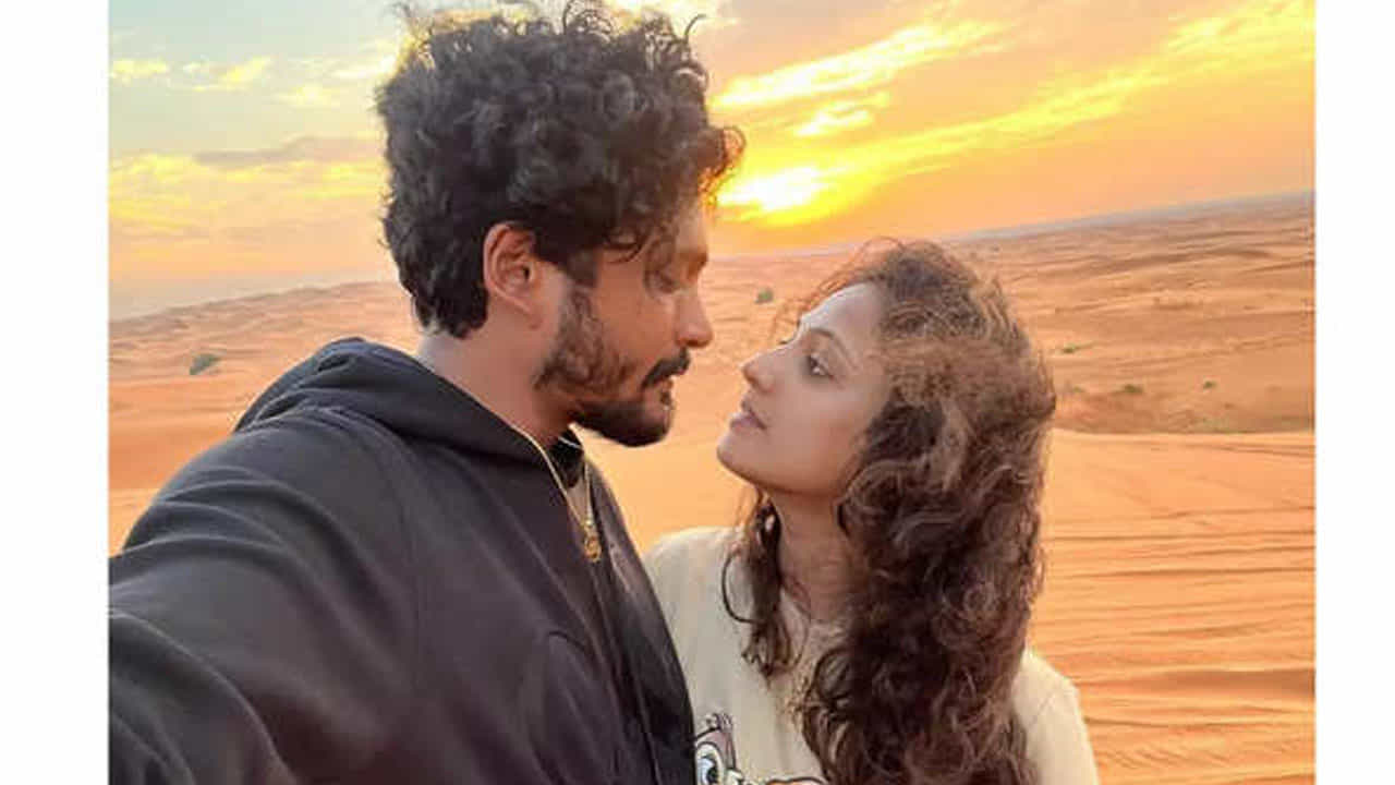 ‘ದೇವ್ರಾಣೆ ನಾಯಿ ಕೊಟ್ಟು ಪಟಾಯಿಸಿಲ್ಲ’; ಹರಿಪ್ರಿಯಾ ಜತೆಗಿನ ಲವ್ ಸ್ಟೋರಿ ಬಿಚ್ಚಿಟ್ಟ ವಸಿಷ್ಠ ಸಿಂಹ ‘ದೇವ್ರಾಣೆ ನಾಯಿ ಕೊಟ್ಟು ಪಟಾಯಿಸಿಲ್ಲ’; ಹರಿಪ್ರಿಯಾ ಜತೆಗಿನ ಲವ್ ಸ್ಟೋರಿ ಬಿಚ್ಚಿಟ್ಟ ವಸಿಷ್ಠ ಸಿಂಹ
