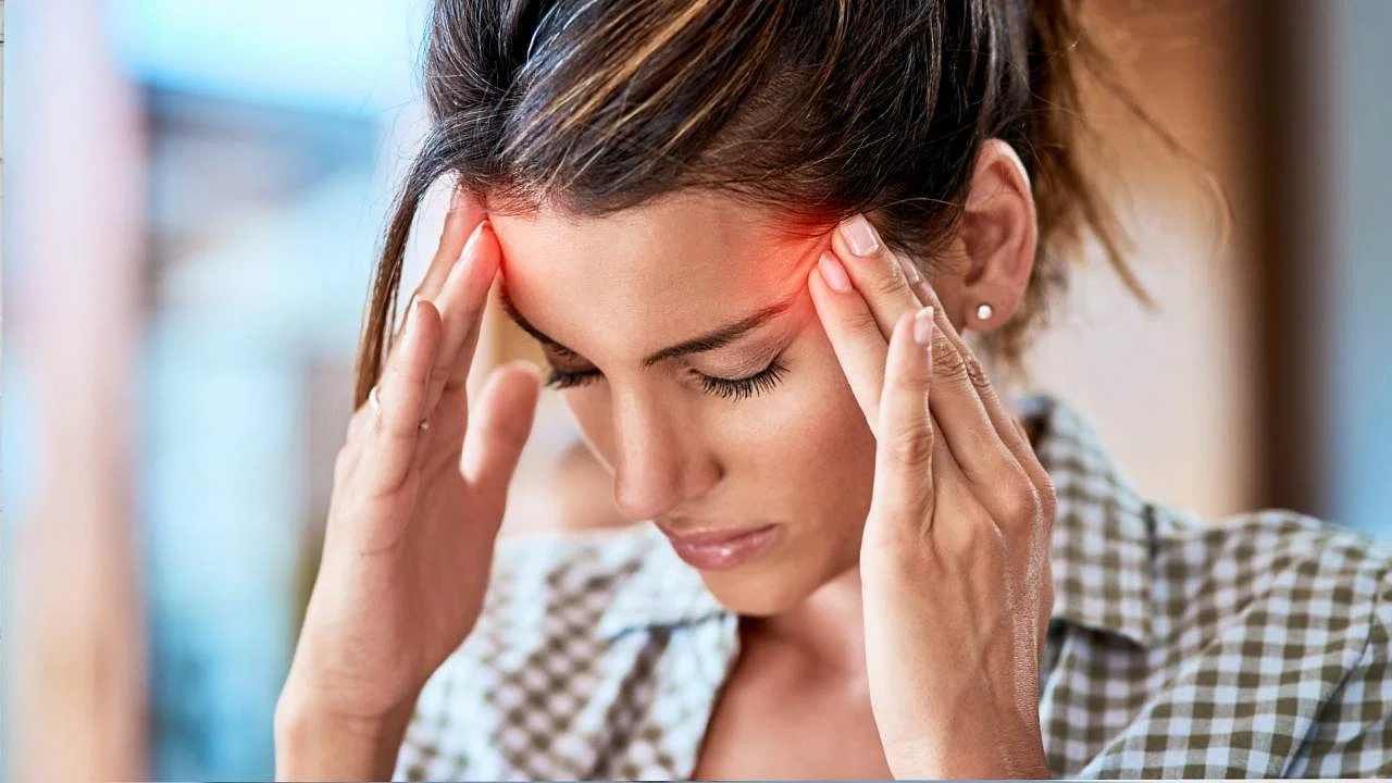 Headache: ತಲೆ ನೋವಿಗೆ ಕಾರಣ ಹಲವಿರಬಹುದು, ಈ ಚಹಾ ಕುಡಿಯಿರಿ ತಕ್ಷಣವೇ ಪರಿಹಾರ ಪಡೆಯಿರಿ Headache: ತಲೆ ನೋವಿಗೆ ಕಾರಣ ಹಲವಿರಬಹುದು, ಈ ಚಹಾ ಕುಡಿಯಿರಿ ತಕ್ಷಣವೇ ಪರಿಹಾರ ಪಡೆಯಿರಿ