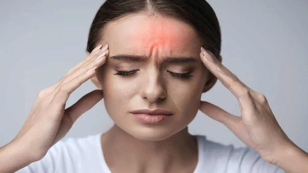 Headache And Fatigue: ದೇಹದಲ್ಲಿ ಈ ವಿಟಮಿನ್ ಕೊರತೆಯಾದರೆ ತಲೆನೋವು, ಆಯಾಸದಂತಹ ಲಕ್ಷಣಗಳು ಗೋಚರಿಸುತ್ತವೆ Headache And Fatigue: ದೇಹದಲ್ಲಿ ಈ ವಿಟಮಿನ್ ಕೊರತೆಯಾದರೆ ತಲೆನೋವು, ಆಯಾಸದಂತಹ ಲಕ್ಷಣಗಳು ಗೋಚರಿಸುತ್ತವೆ