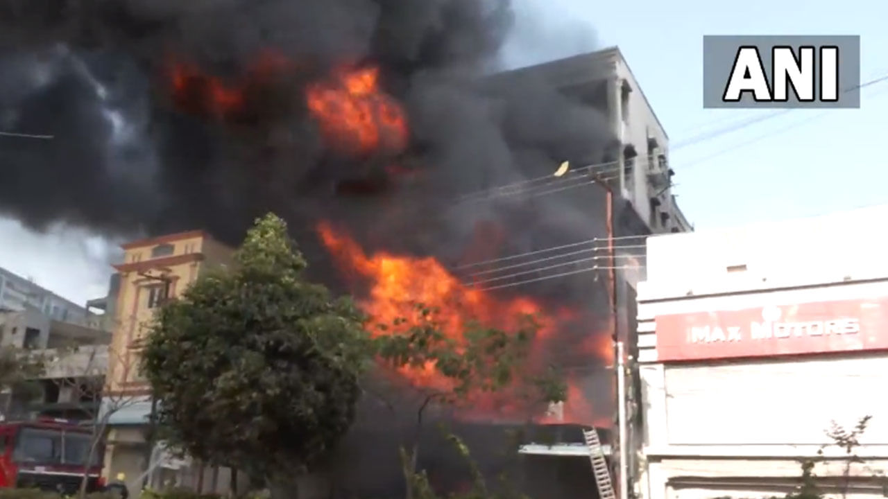 Hyderabad Fire: ಹೈದರಾಬಾದ್‌ನ ಕಟ್ಟಡವೊಂದರಲ್ಲಿ ಭಾರೀ ಅಗ್ನಿ ಅವಘಡ; ಅಗ್ನಿಶಾಮಕ ದಳ ದೌಡು