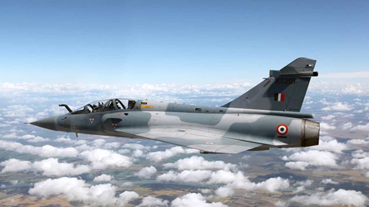 IAF Planes Crash: ಮಧ್ಯಪ್ರದೇಶದ ಆಗಸದಲ್ಲಿ ಸುಖೋಯ್-ಮಿರಾಜ್ ಯುದ್ಧವಿಮಾನಗಳು ಡಿಕ್ಕಿ; ಒಬ್ಬ ಪೈಲಟ್ ಸಾವು IAF Planes Crash: ಮಧ್ಯಪ್ರದೇಶದ ಆಗಸದಲ್ಲಿ ಸುಖೋಯ್-ಮಿರಾಜ್ ಯುದ್ಧವಿಮಾನಗಳು ಡಿಕ್ಕಿ; ಒಬ್ಬ ಪೈಲಟ್ ಸಾವು