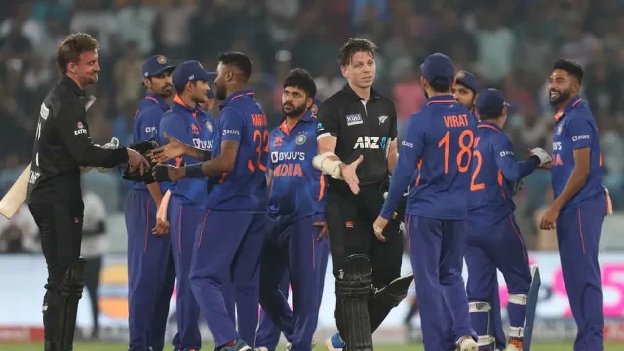 ICC ODI rankings: ಟೀಂ ಇಂಡಿಯಾ ವಿರುದ್ಧ ಸರಣಿ ಸೋಲು; ನಂ.1 ಪಟ್ಟದಿಂದ ನ್ಯೂಜಿಲೆಂಡ್ ಔಟ್! ICC ODI rankings: ಟೀಂ ಇಂಡಿಯಾ ವಿರುದ್ಧ ಸರಣಿ ಸೋಲು; ನಂ.1 ಪಟ್ಟದಿಂದ ನ್ಯೂಜಿಲೆಂಡ್ ಔಟ್!